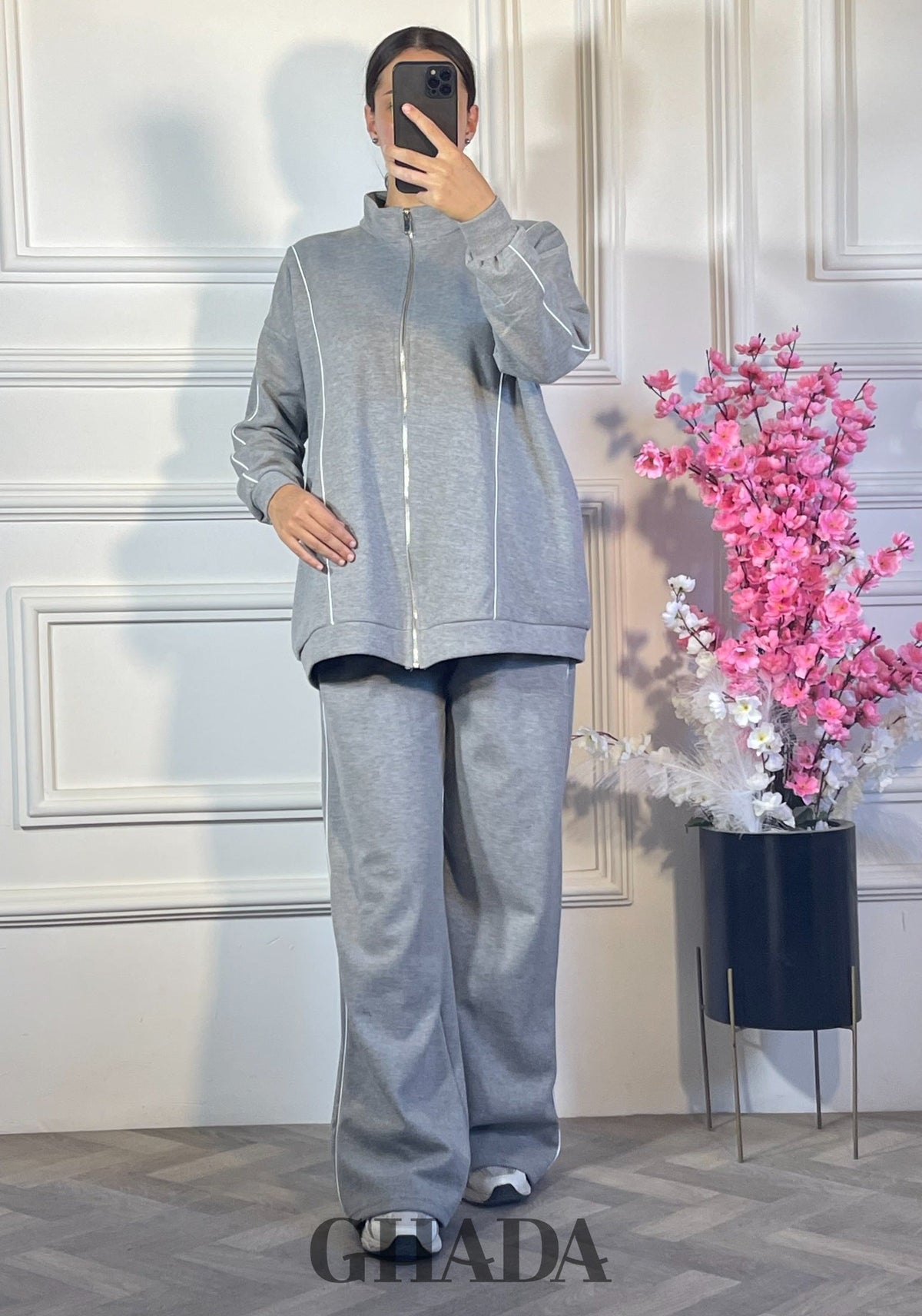 Ensemble survêtement zippé - Gris foncé vue de face - pull femme - GHADA FASHION