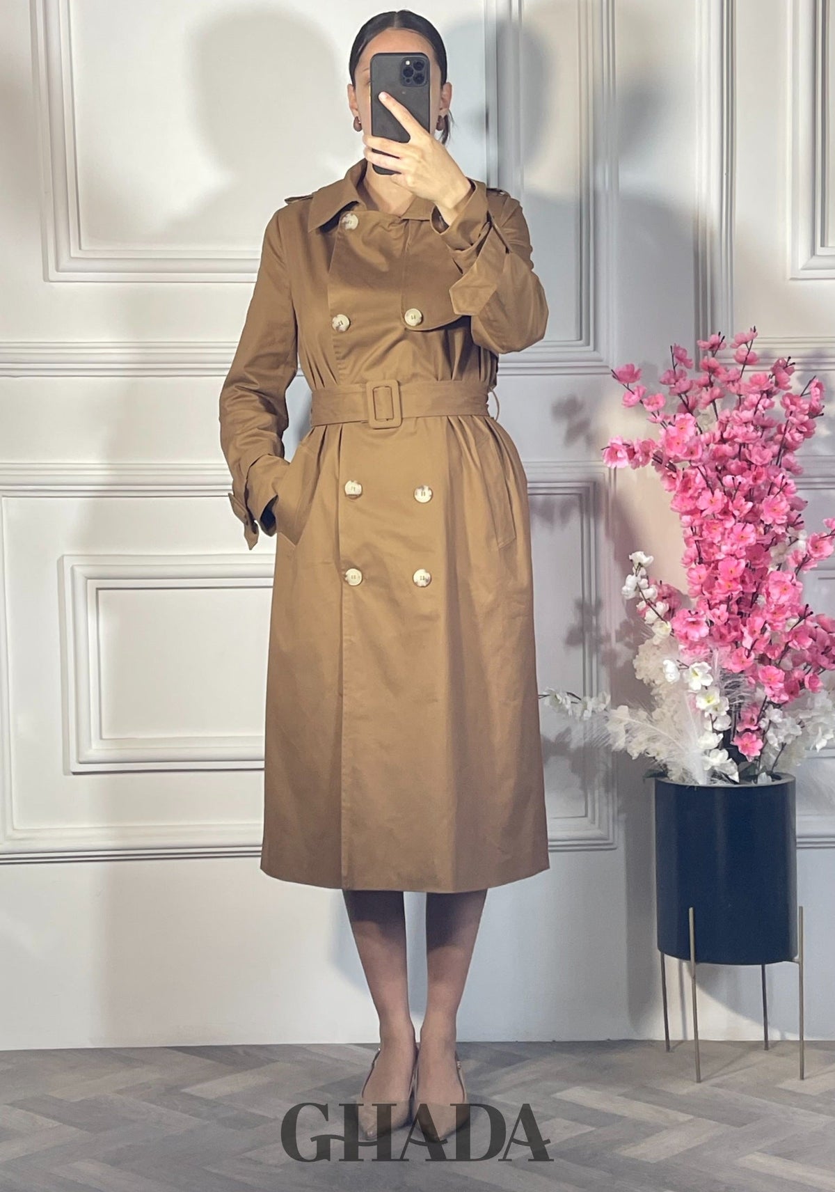 Trench-coat long double boutonnage - Camel vue de dos - manteau femme - GHADA FASHION