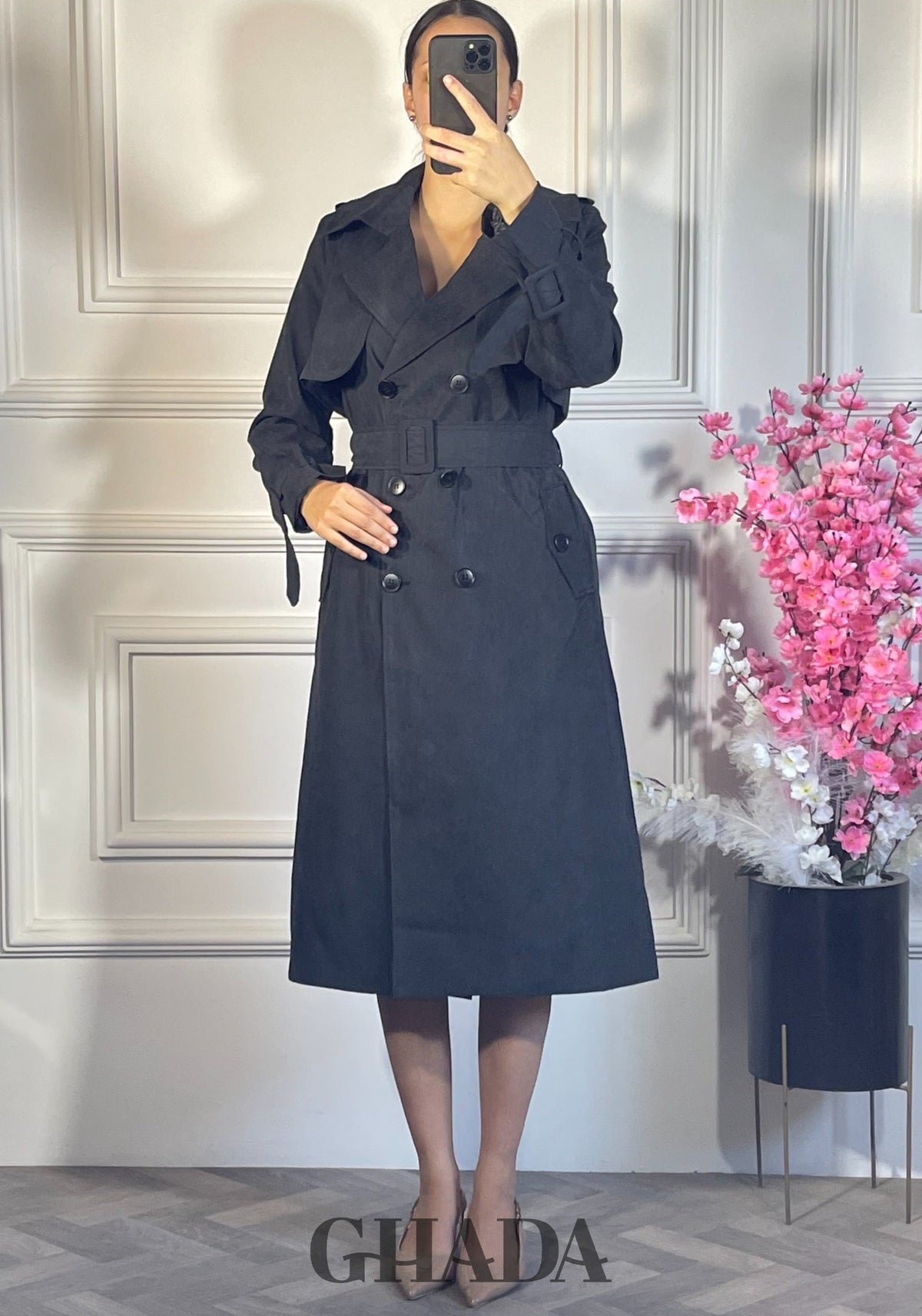 Trench long boutonné - Noir vue de face - manteau femme - GHADA FASHION