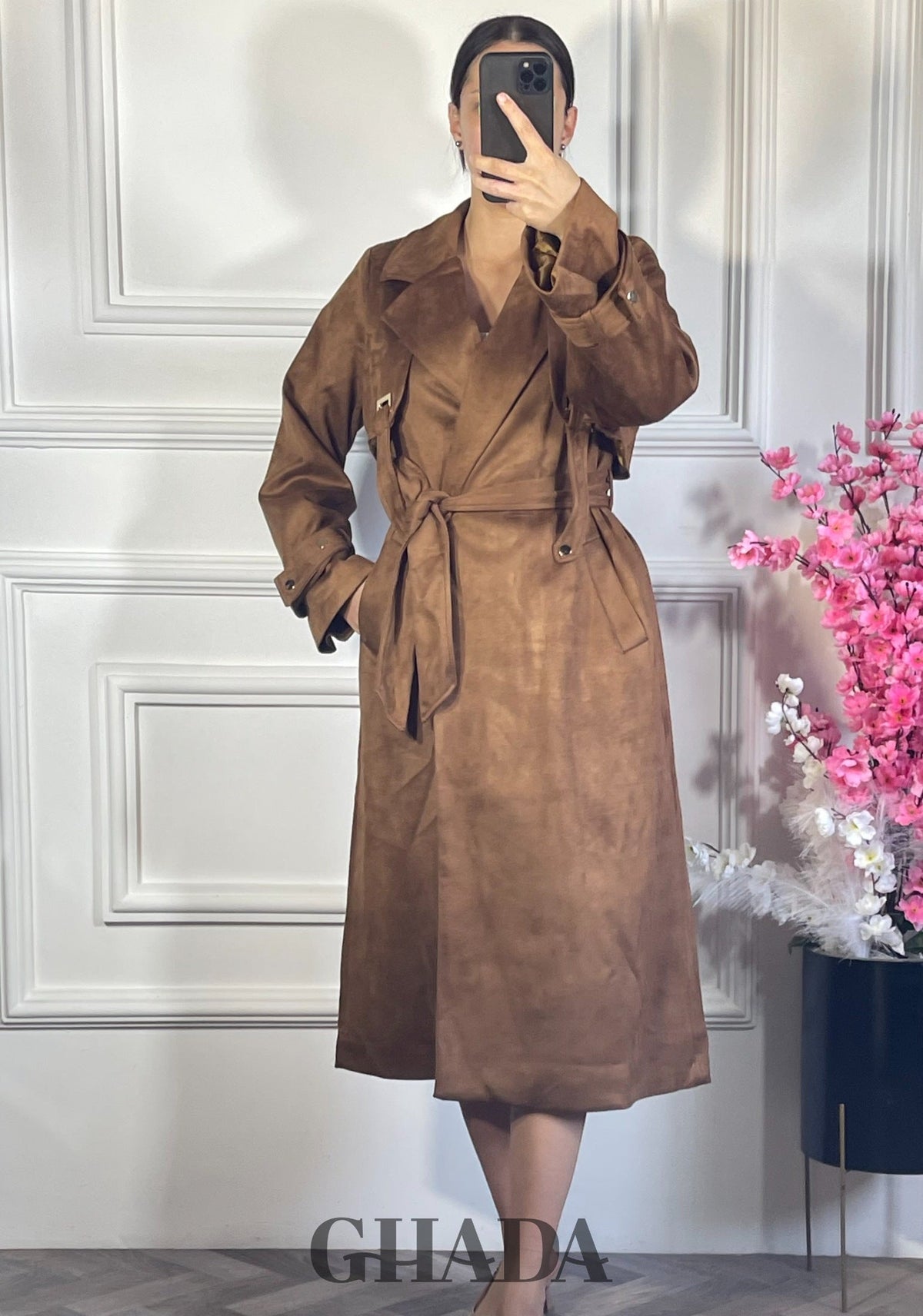 Trench manteau long en daim - Camel vue de face - manteau femme - GHADA FASHION
