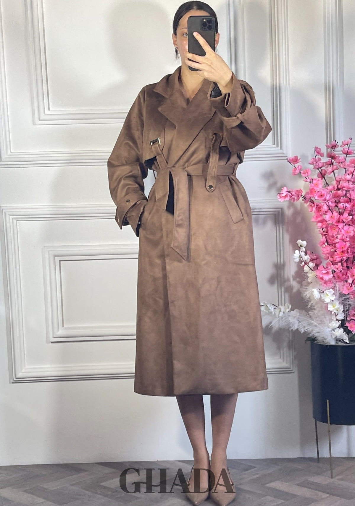 Trench manteau long en daim - Marron vue de face - manteau femme - GHADA FASHION