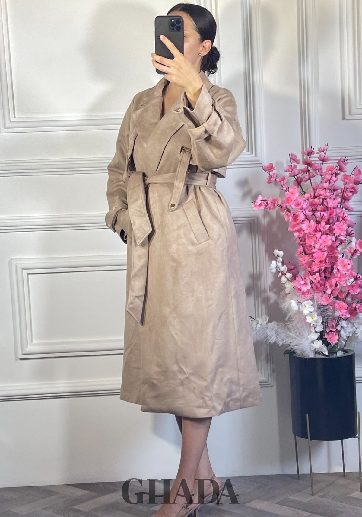 Trench manteau long en daim - Beige vue de dos - manteau femme - GHADA FASHION