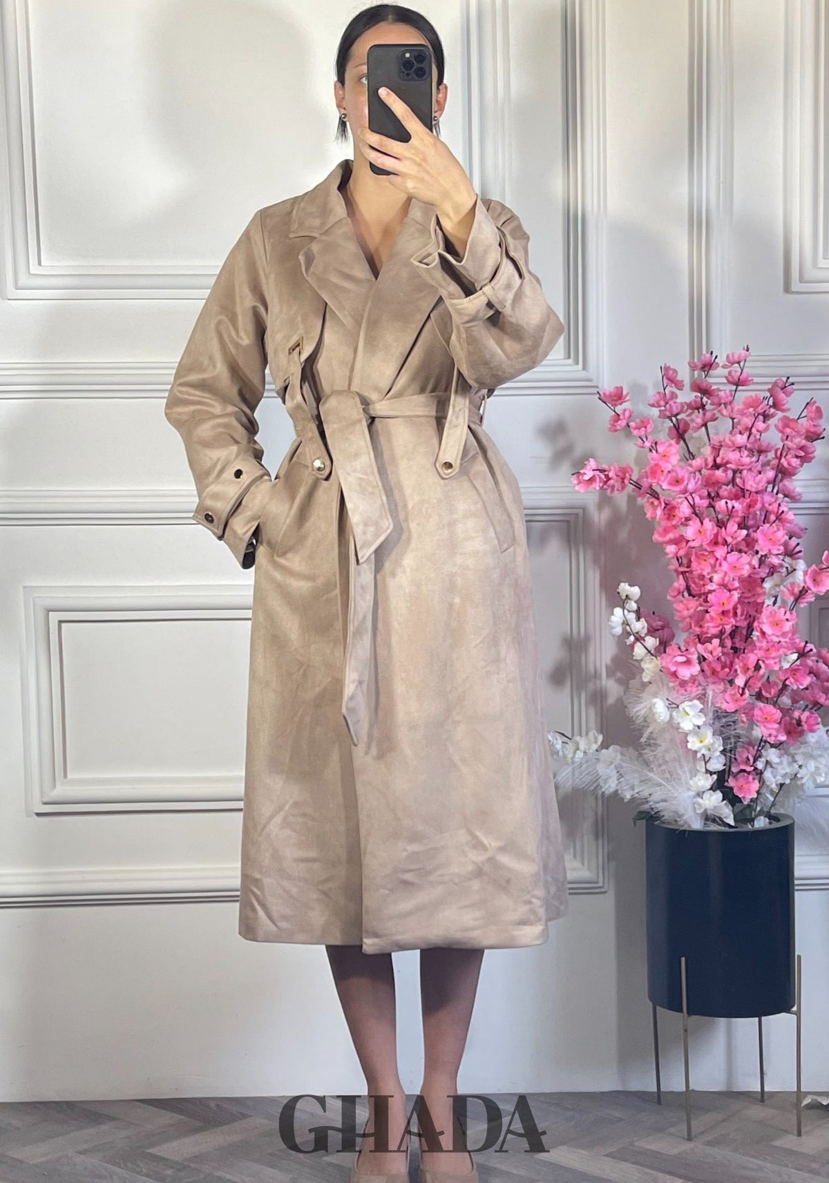 Trench manteau long en daim - Beige vue de face - manteau femme - GHADA FASHION