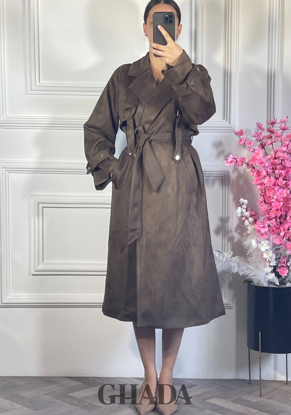 Trench manteau long en daim - Marron chocolat vue de face - manteau femme - GHADA FASHION