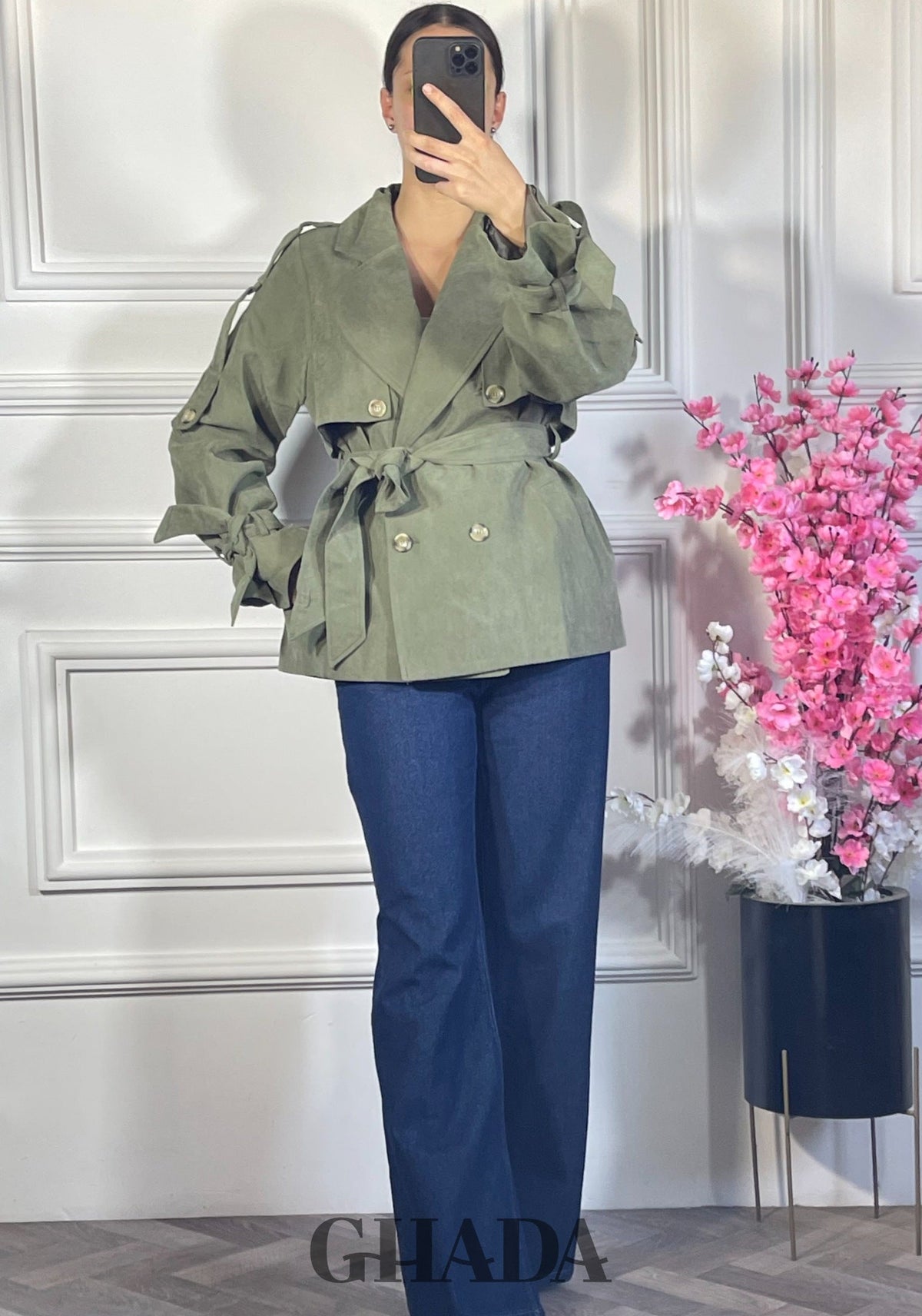 Trench-coat court - Vert Kaki vue de dos - manteau femme - GHADA FASHION