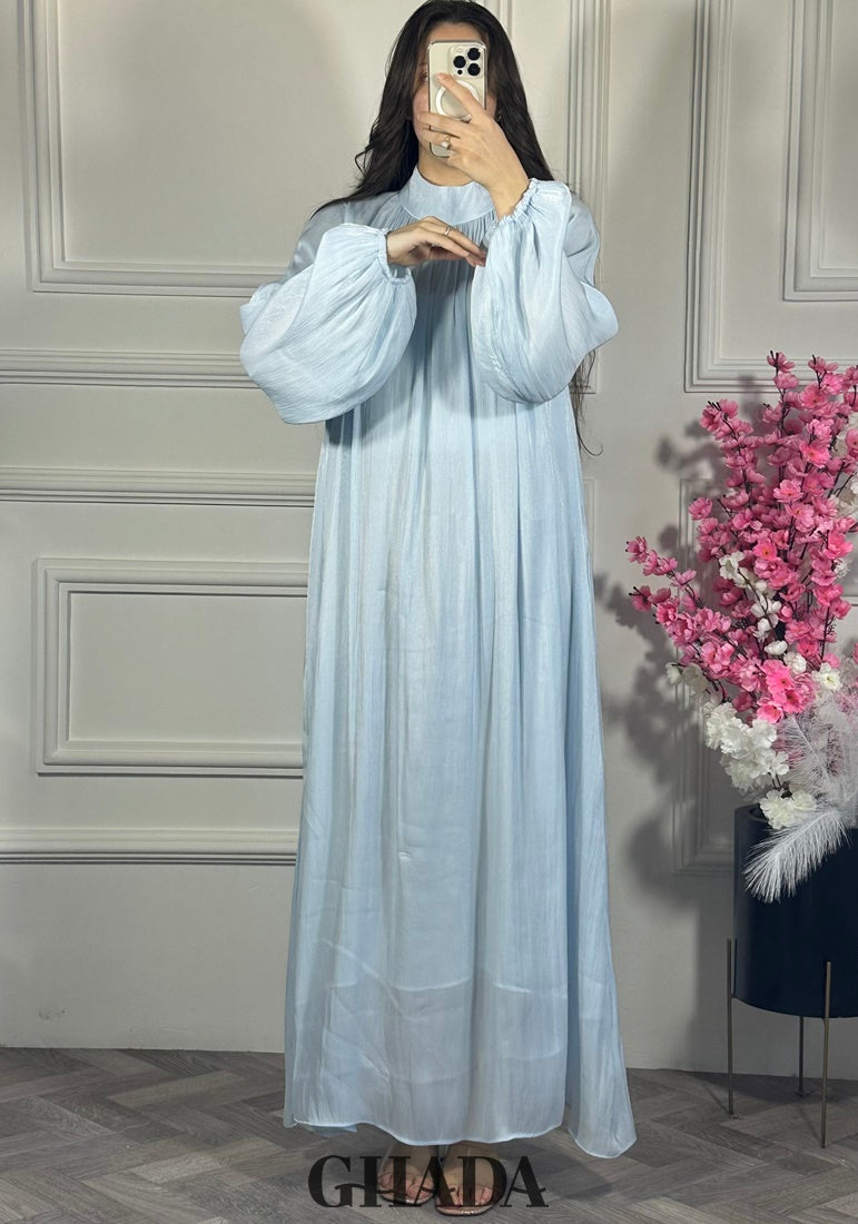 Robe longue en bleu ciel