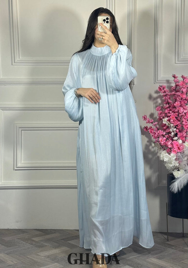 Robe longue en bleu ciel