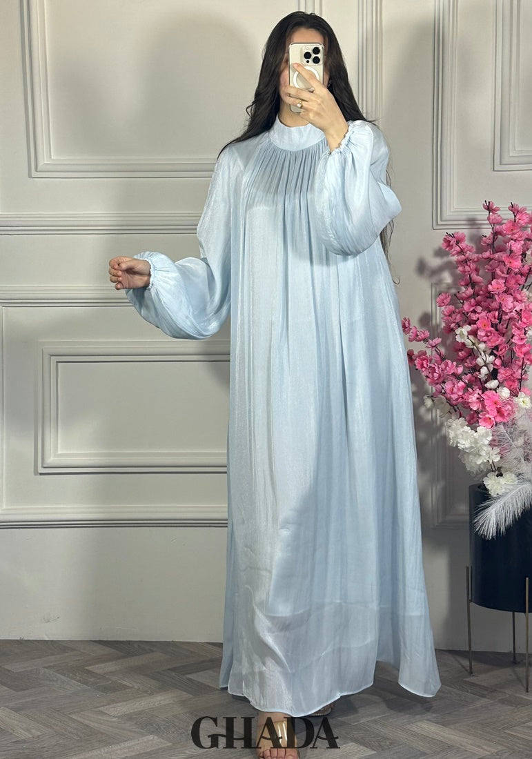 Robe longue en bleu ciel