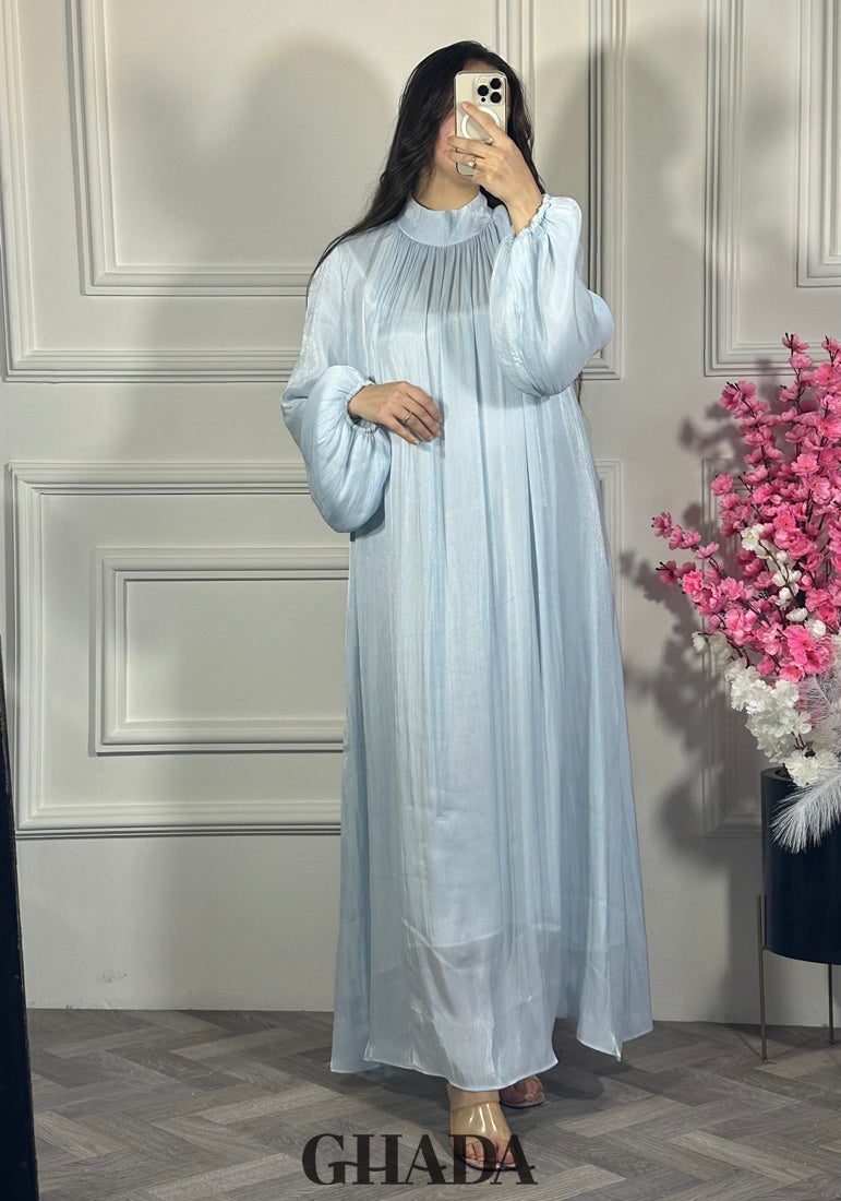 Robe longue en bleu ciel