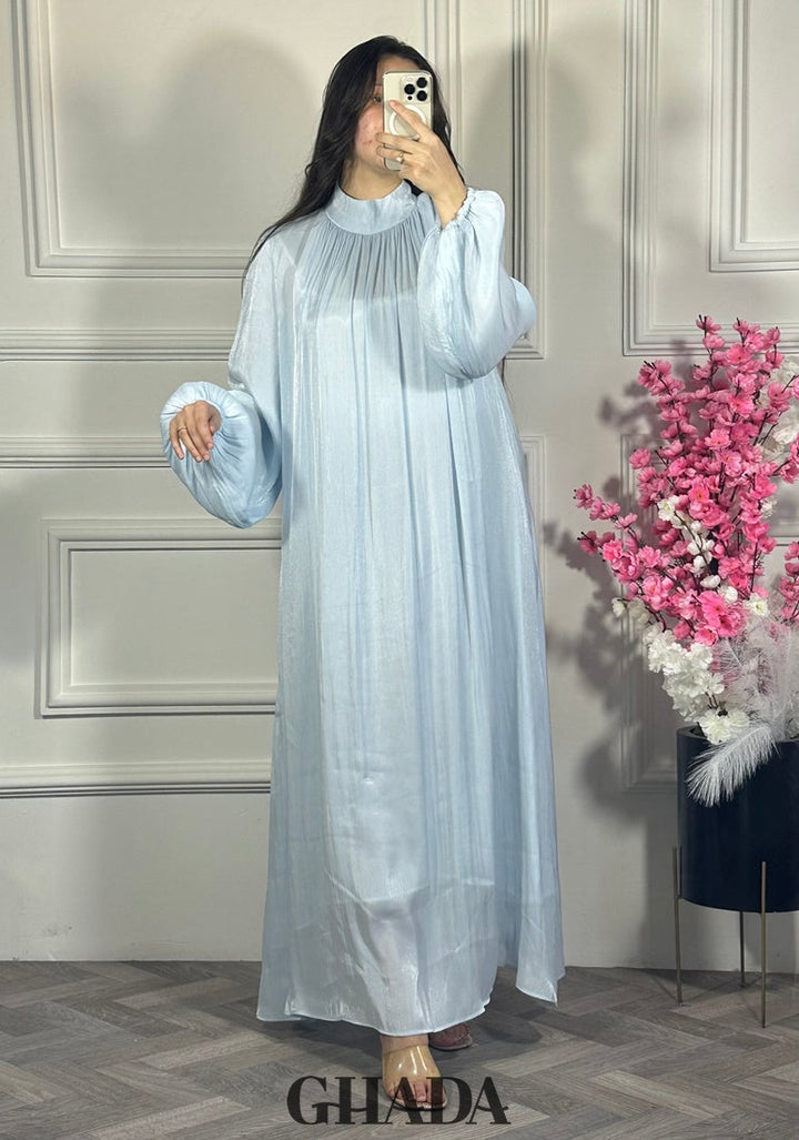 Robe longue en bleu ciel