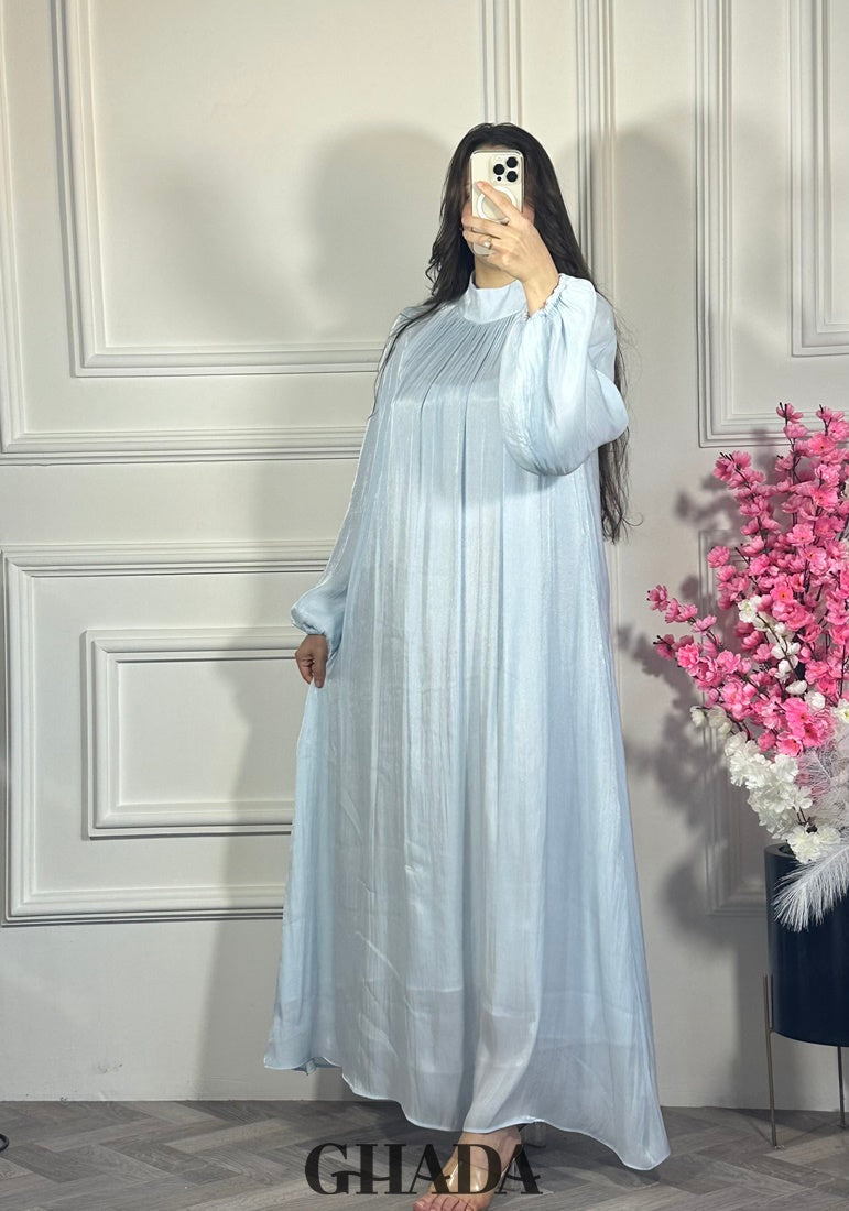 Robe longue en bleu ciel