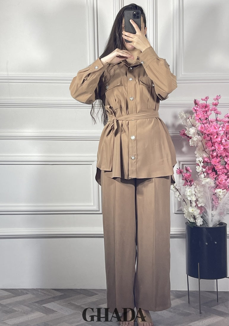 Ensemble avec pantalon en beige foncé