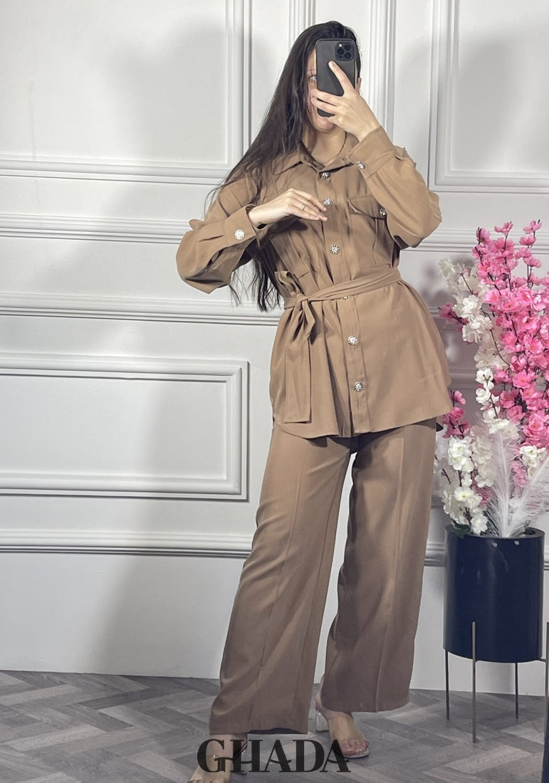 Ensemble avec pantalon en beige foncé