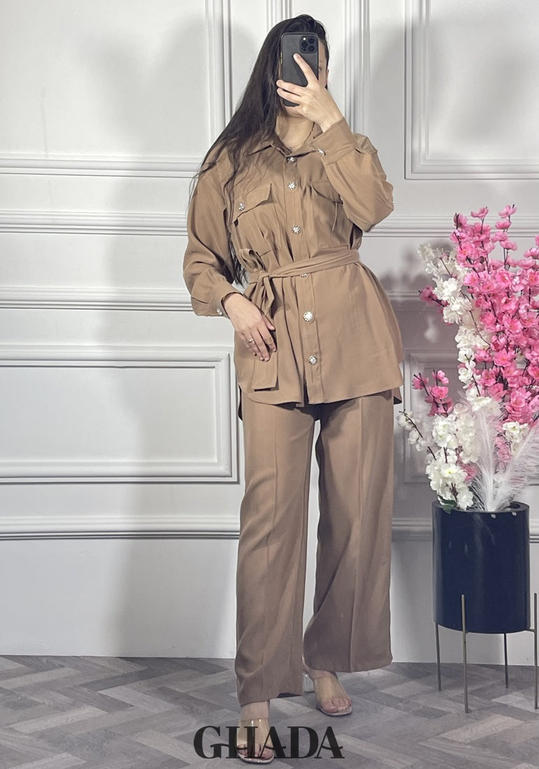 Ensemble avec pantalon en beige foncé