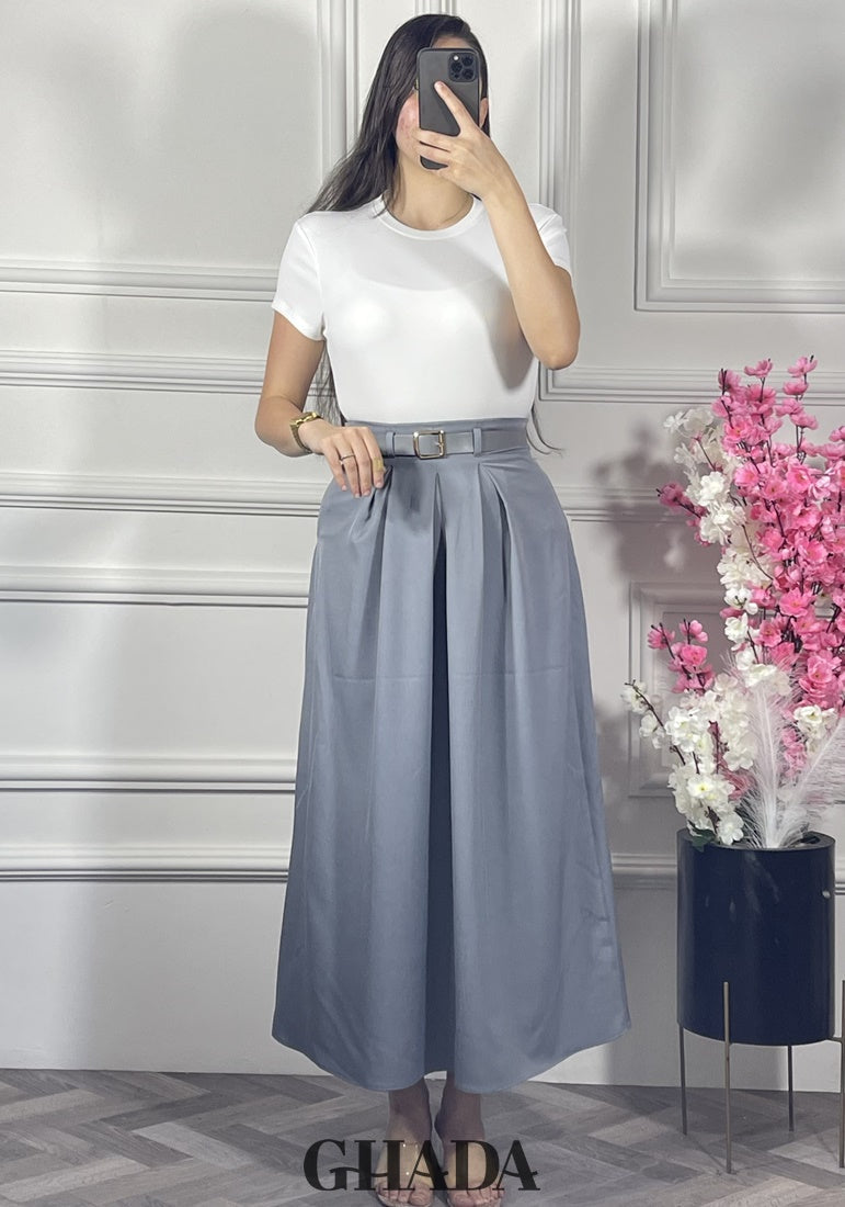 Jupe en gris avec ceinture