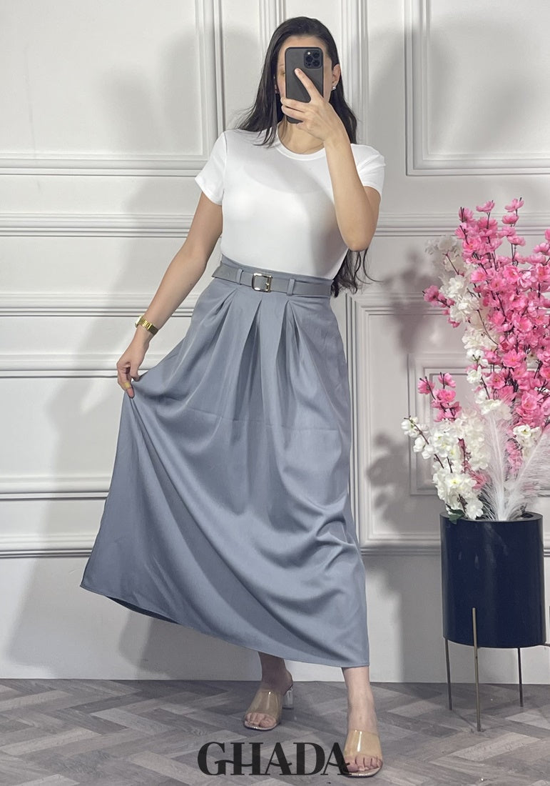 Jupe en gris avec ceinture