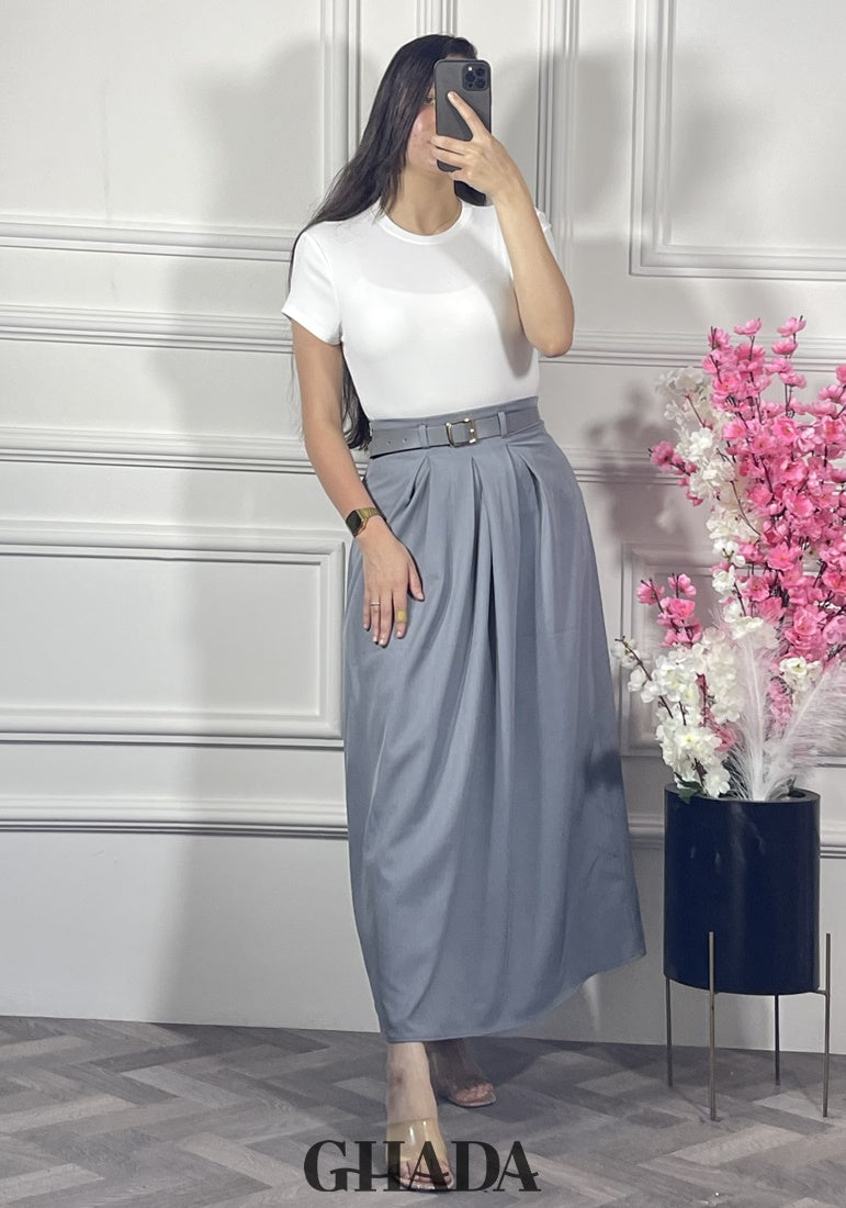 Jupe en gris avec ceinture