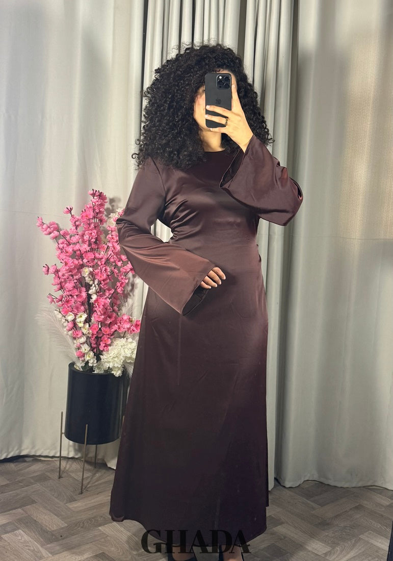 Robe longue satinée marron