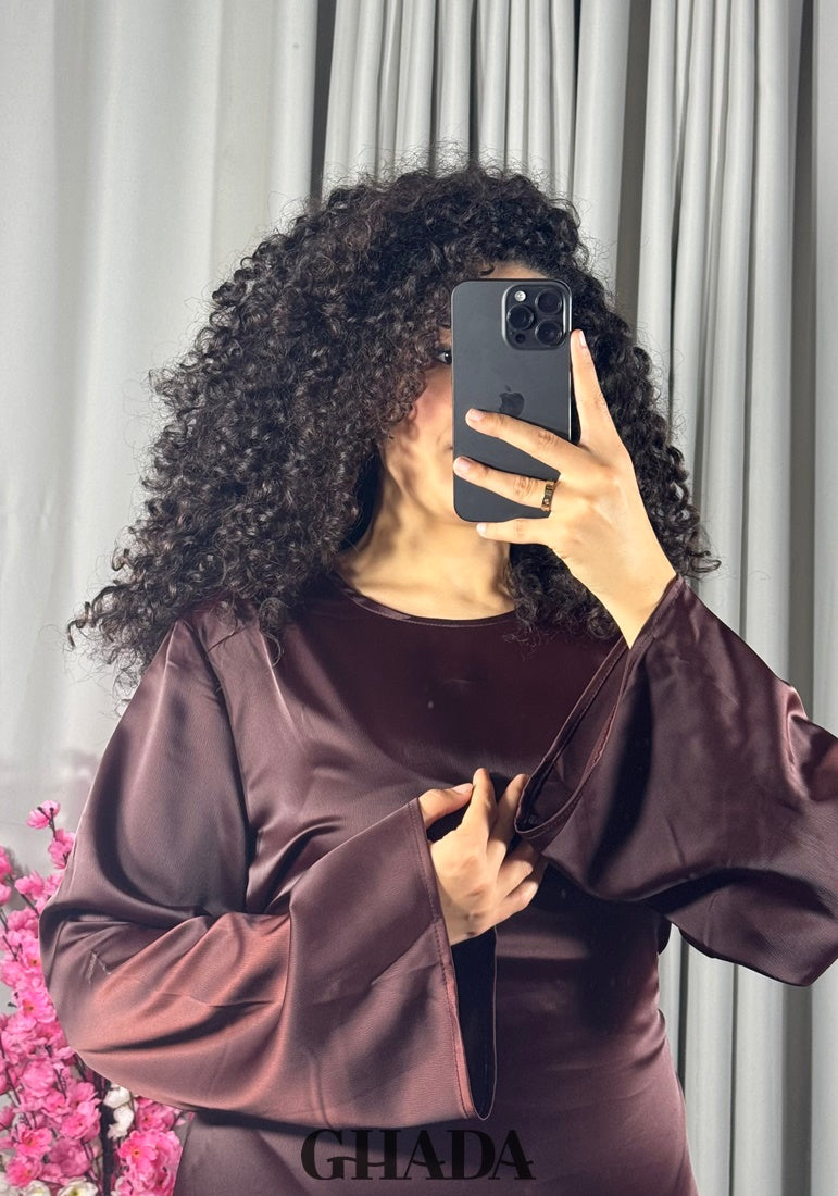 Robe longue satinée marron