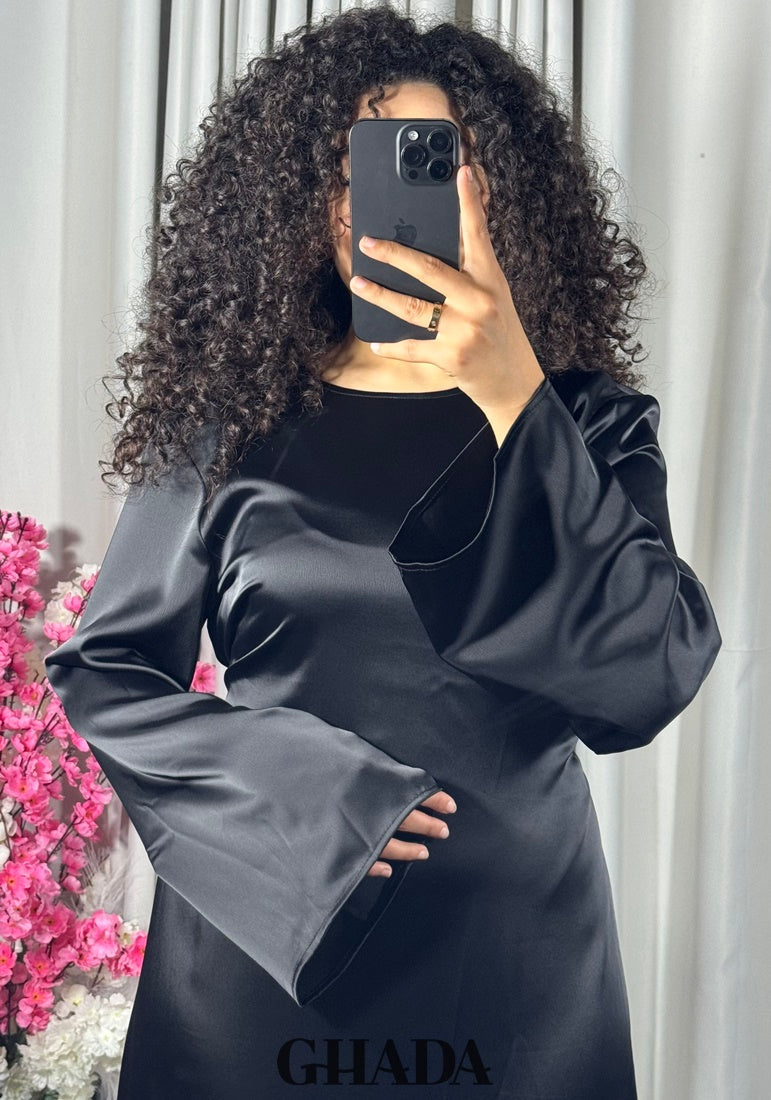 Robe longue satinée noir