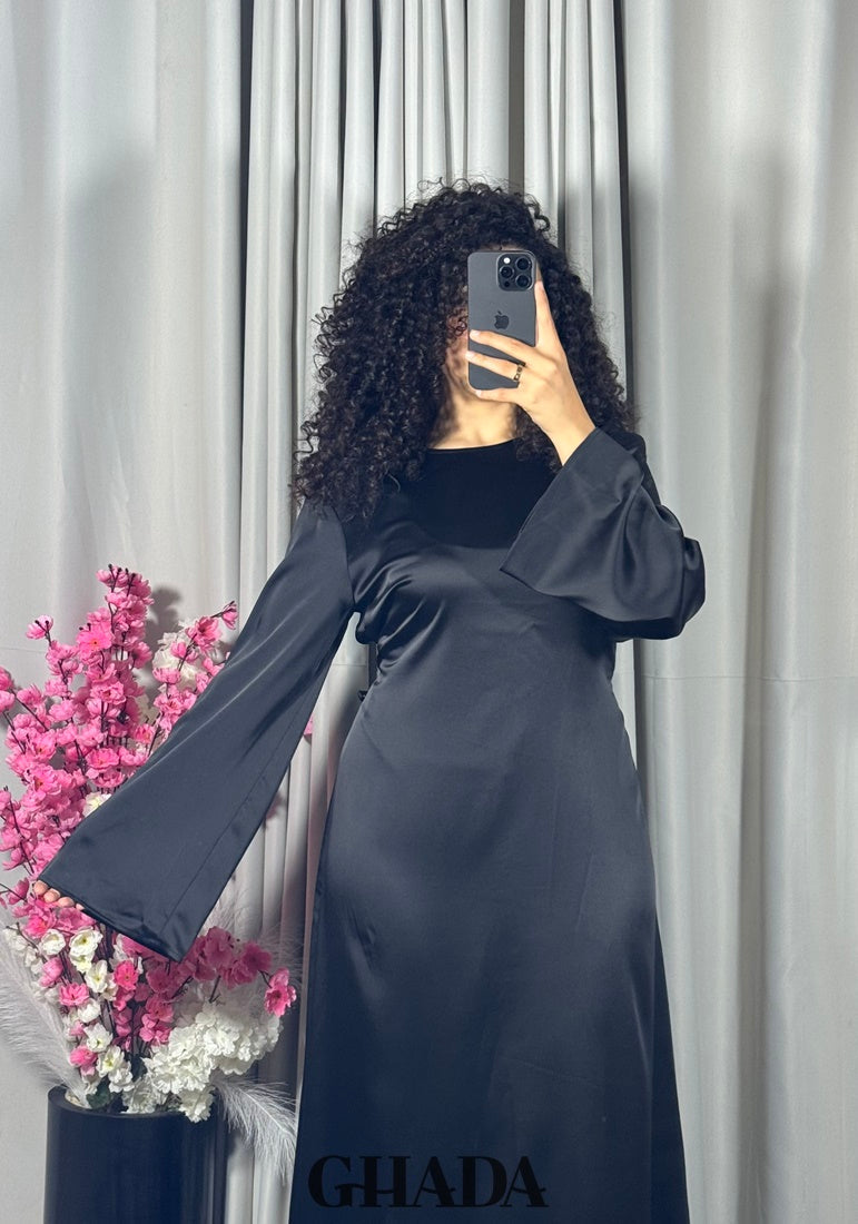 Robe longue satinée noir