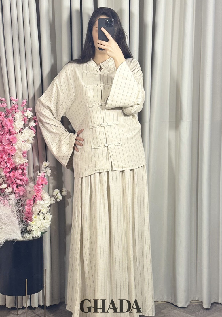 Ensemble en lin à rayures en beige