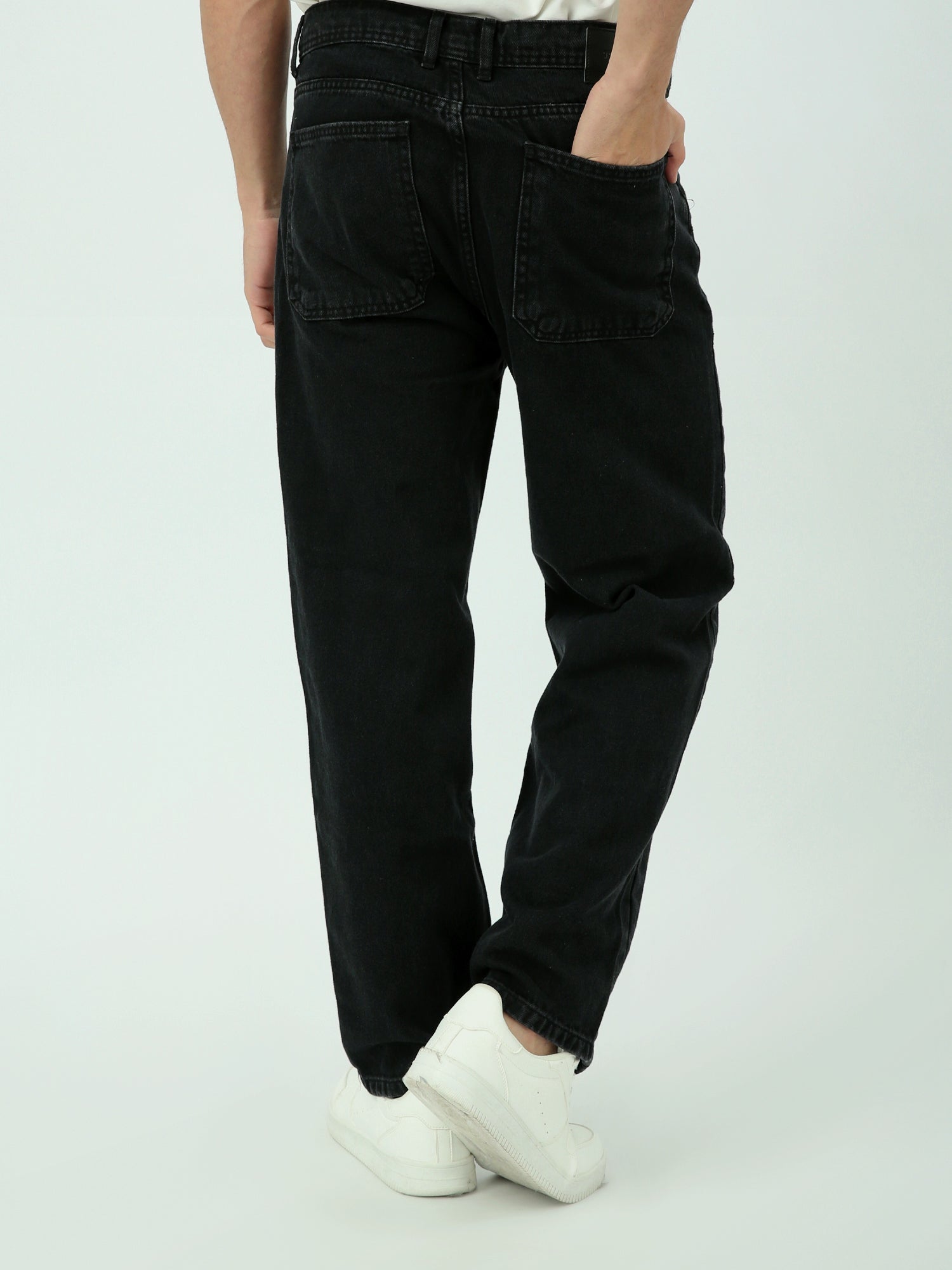 Jean homme au design moderne et à la coupe confortable – JNS24GMBW22140TM1