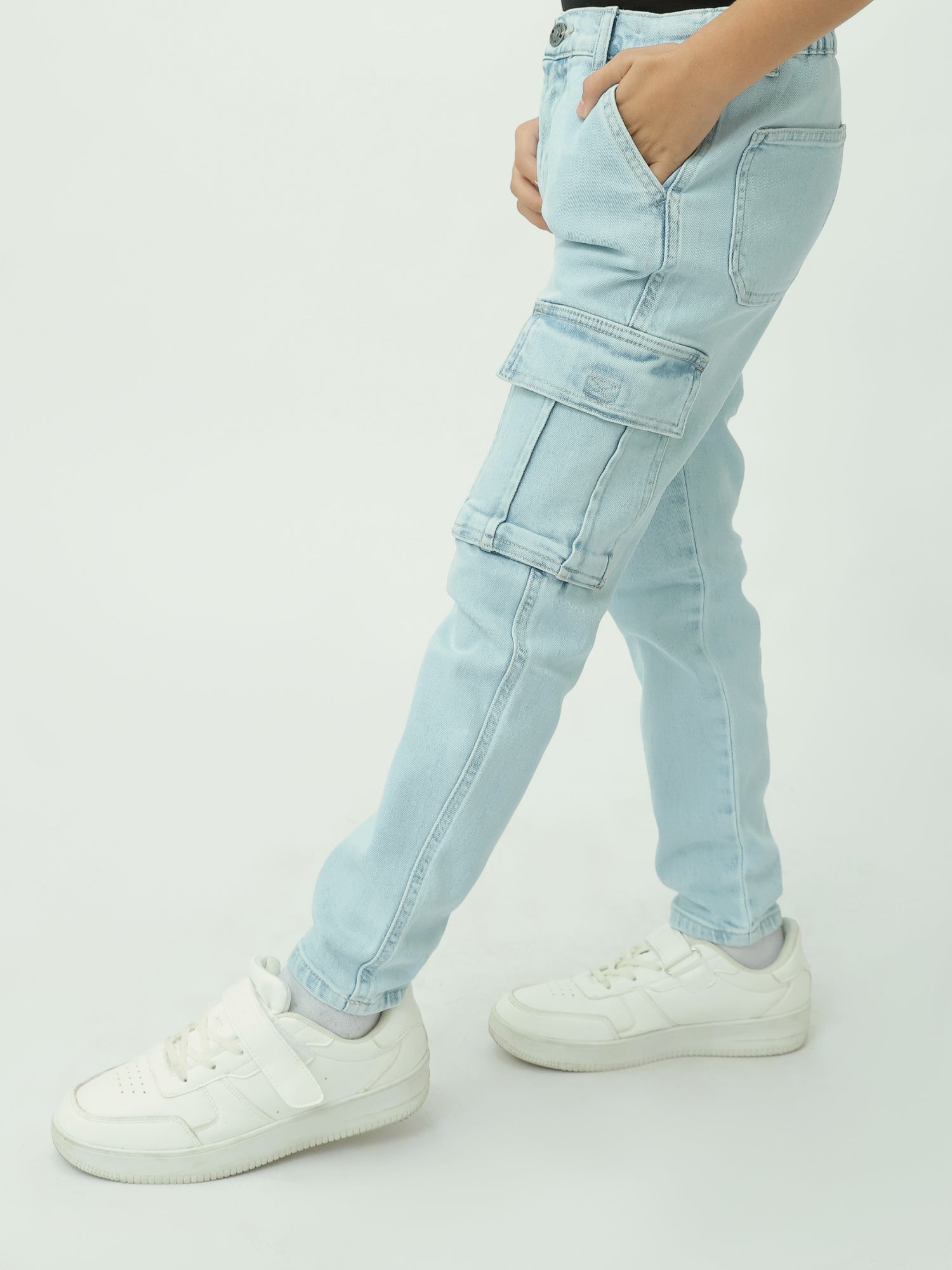 Jean cargo garçon coupe slim – Denim bleu clair (Ice Blue) avec poches latérales - JNS24GMGW31381TB1