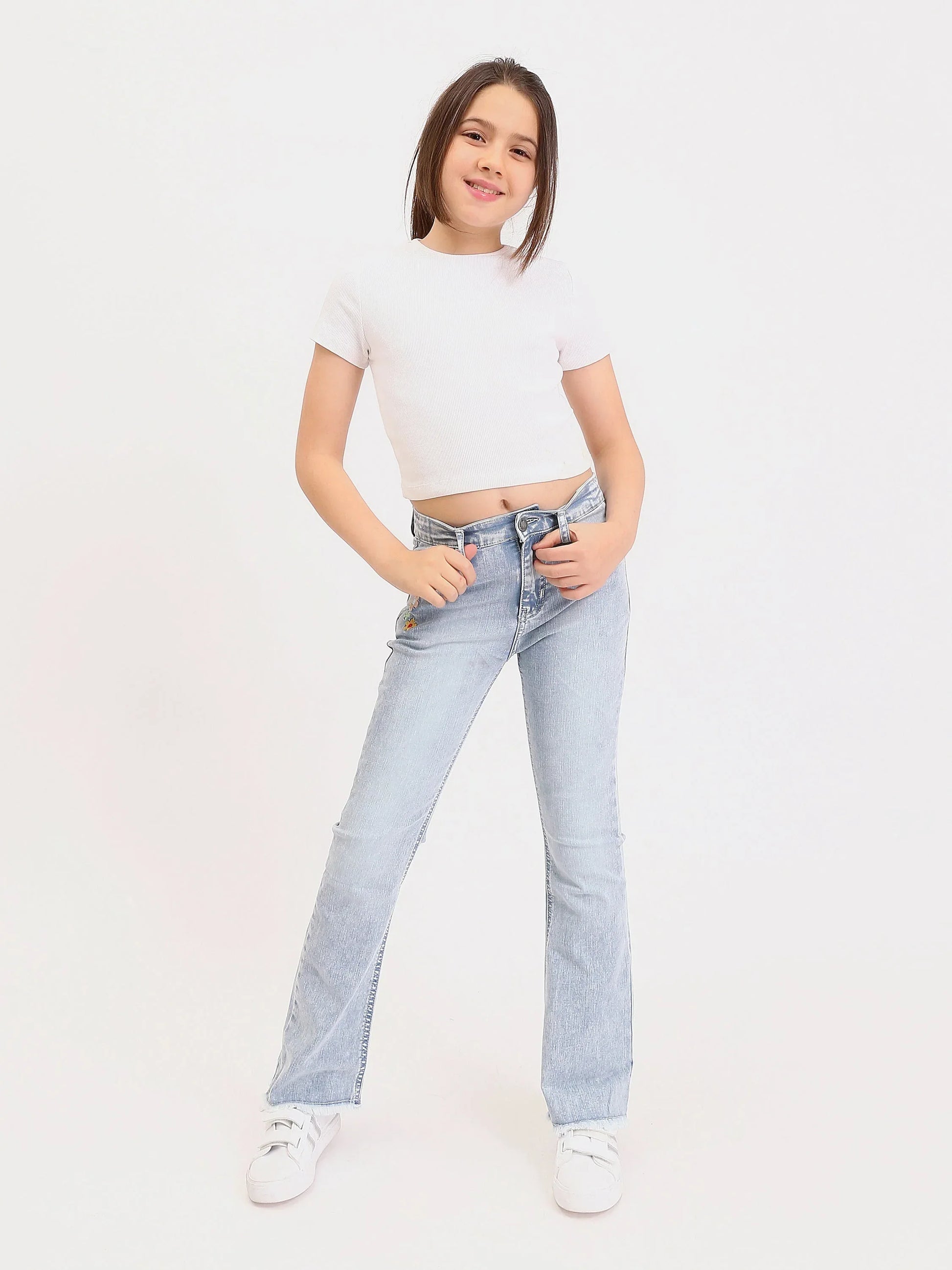Jean fille ado bootcut avec broderie fleurs et finition effilochée - JNS25GSIW71404MR1 - Justyol
