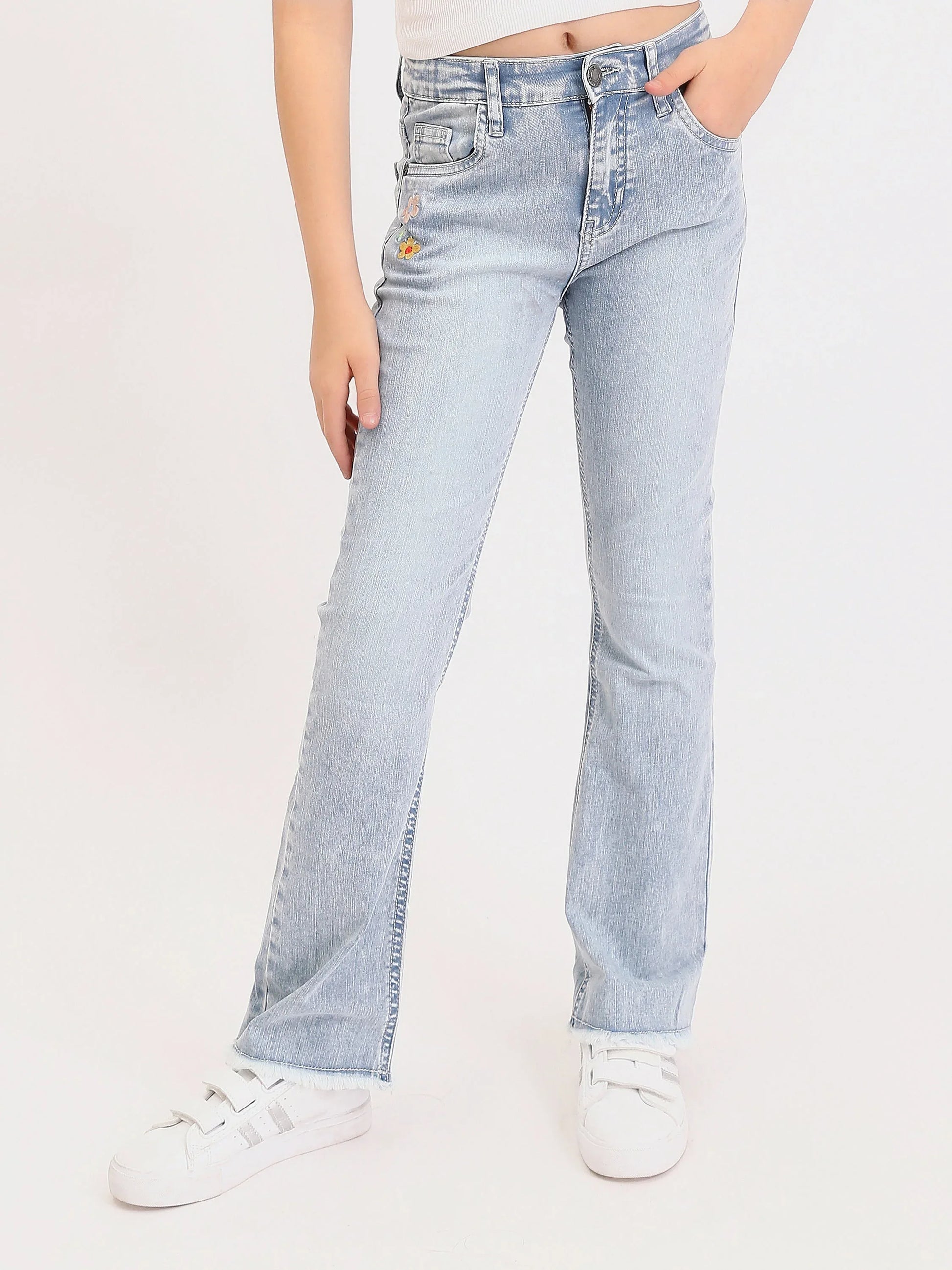 Jean fille ado bootcut avec broderie fleurs et finition effilochée - JNS25GSIW71404MR1 - Justyol
