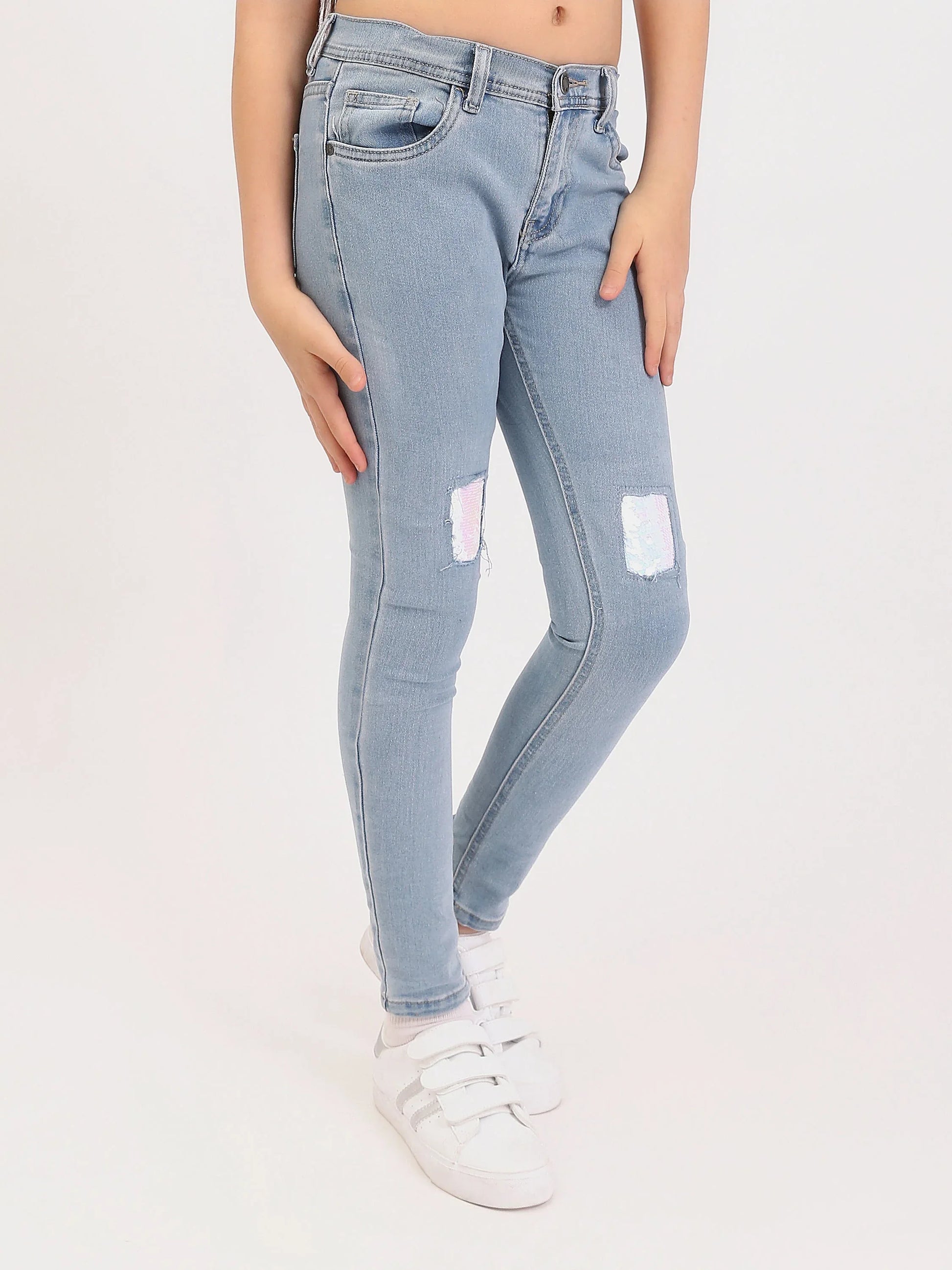 Jean Skinny Ado Fille Bleu Clair – Coupe Slim Stretch avec Détails Patchs - JNS25SKNE70568MR1 - Justyol