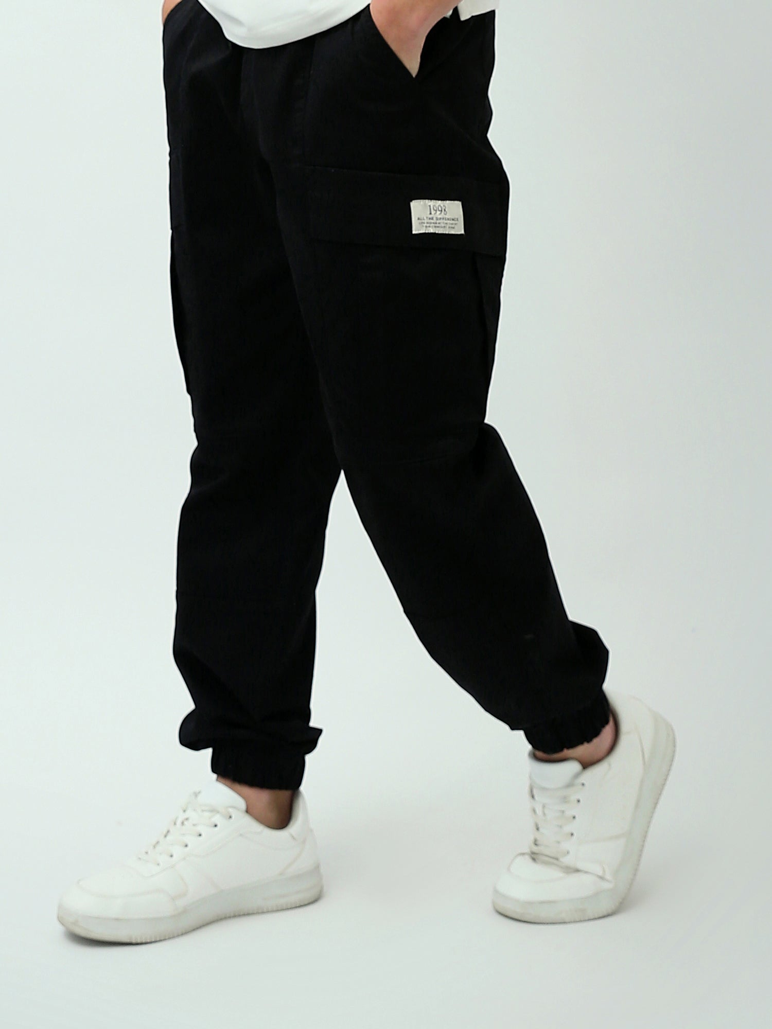 Pantalon cargo homme à coupe confortable avec poches multiples.  - JOG23SGBL24260TM1