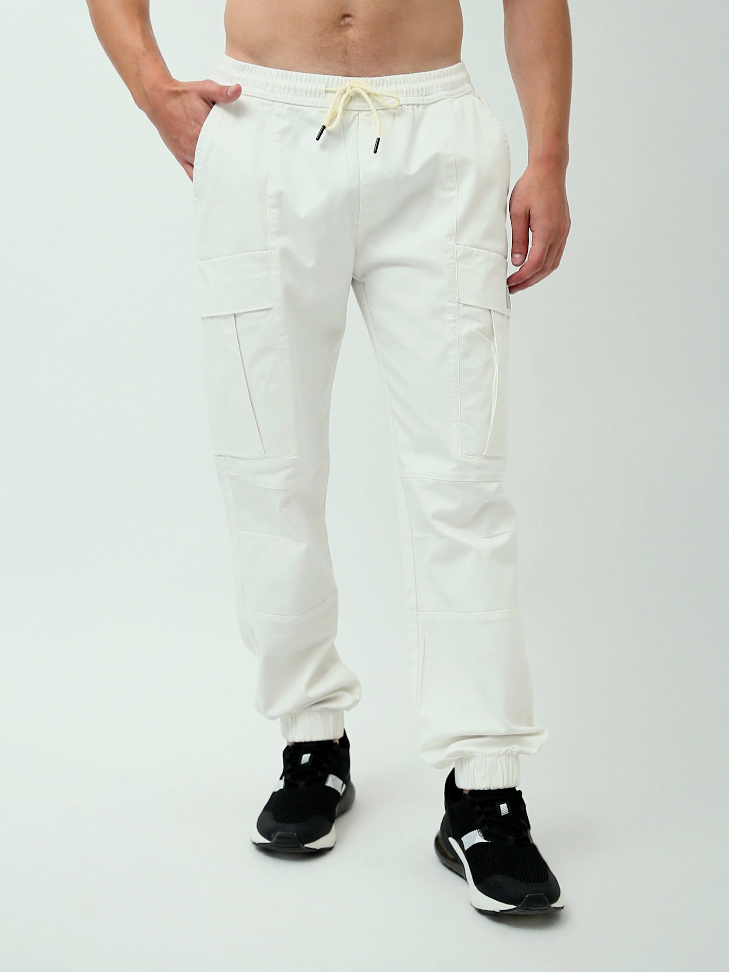 Pantalon cargo homme à coupe confortable avec poches multiples.  - JOG23SGBL24260TM1
