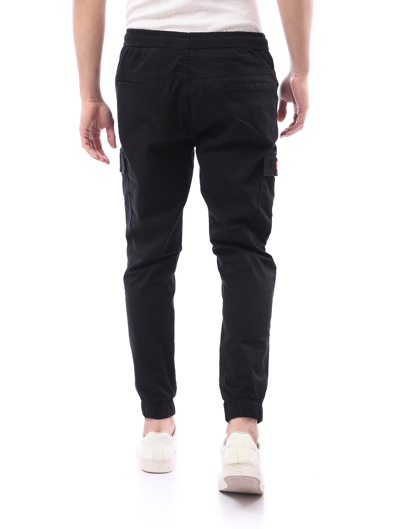 بنطلون رياضي رجالي بخصر مطاطي وجيوب متعددة بتصميم عملي عصري - JOG23SGPS24249TM1