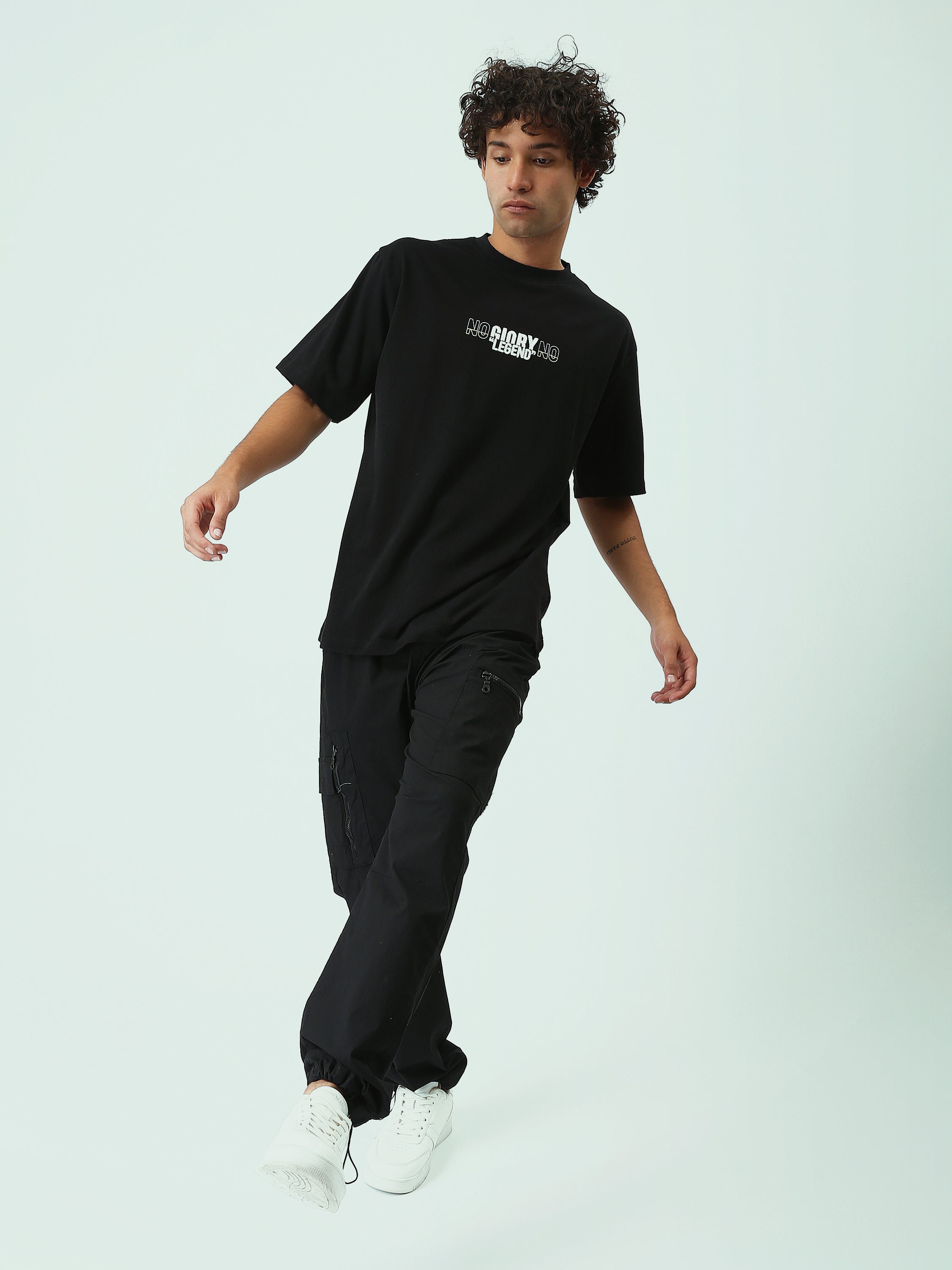 سروال رياضي رجالي بتصميم عصري وجيوب جانبية بسحّاب - JOG25GGBS24254TM1