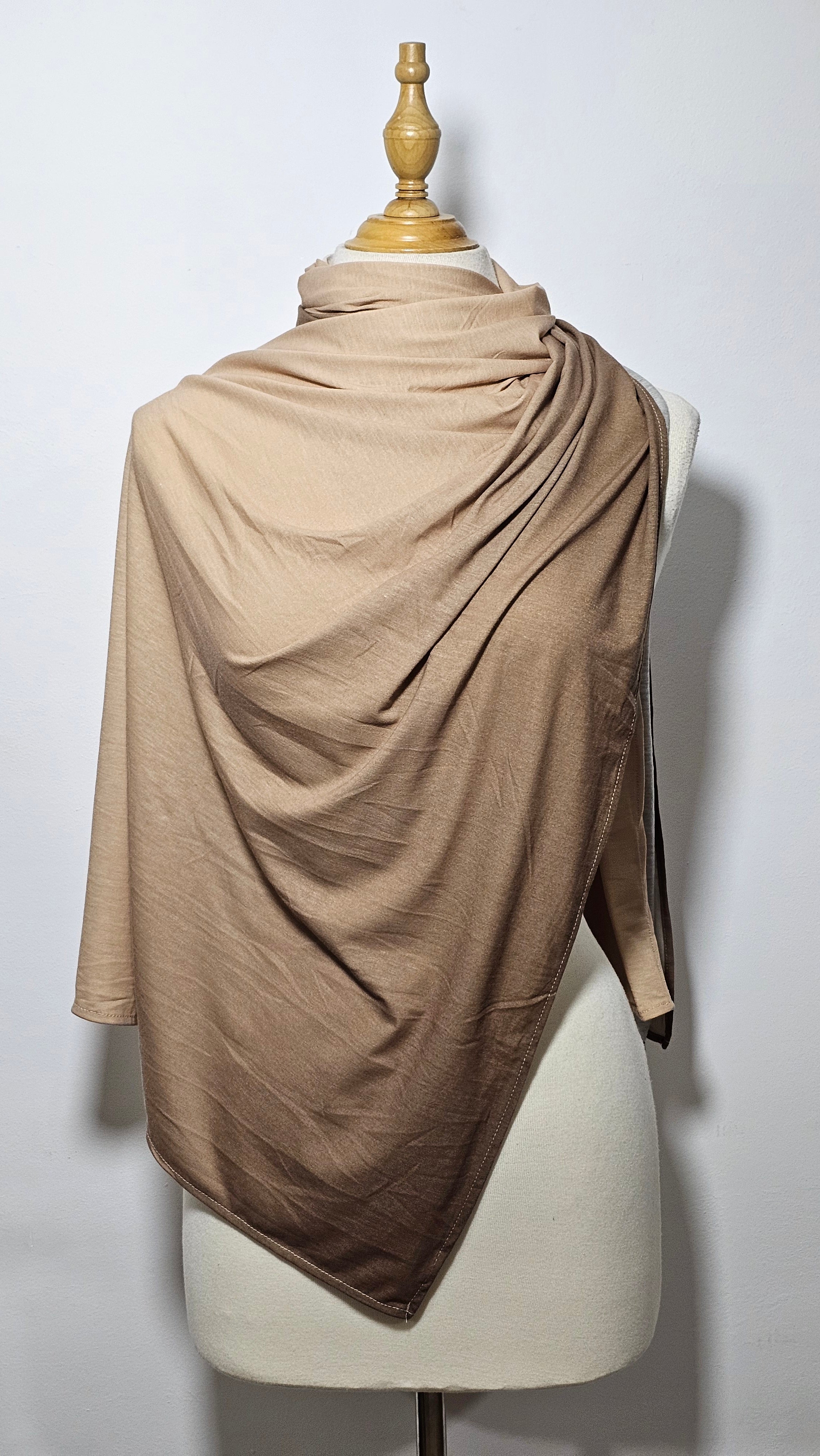 Châle Dégradé en Lycra – 
 Élégance & Confort