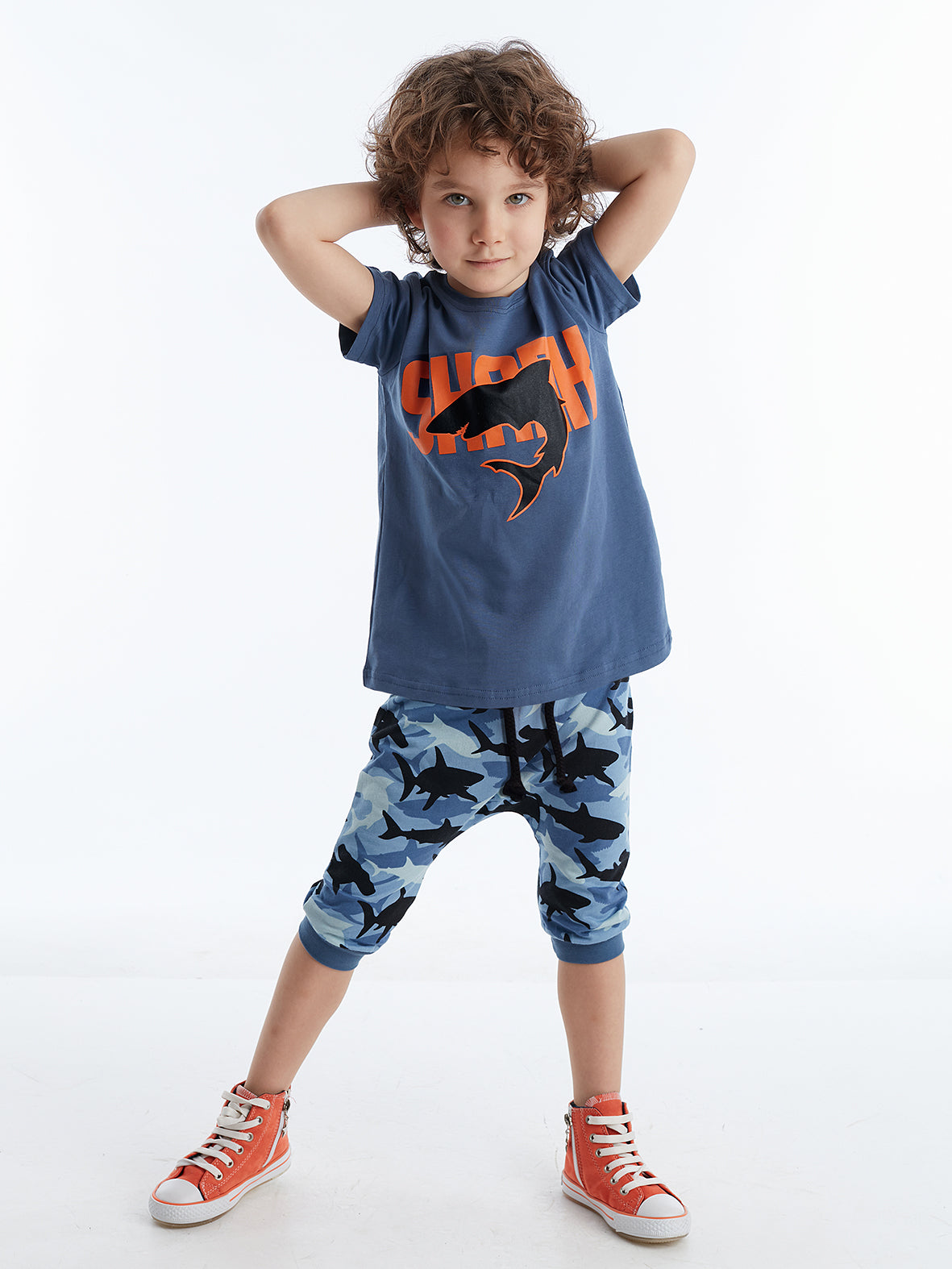 <tc>Ensemble t-shirt camouflage et bermuda pour garçon avec motif requin</tc>