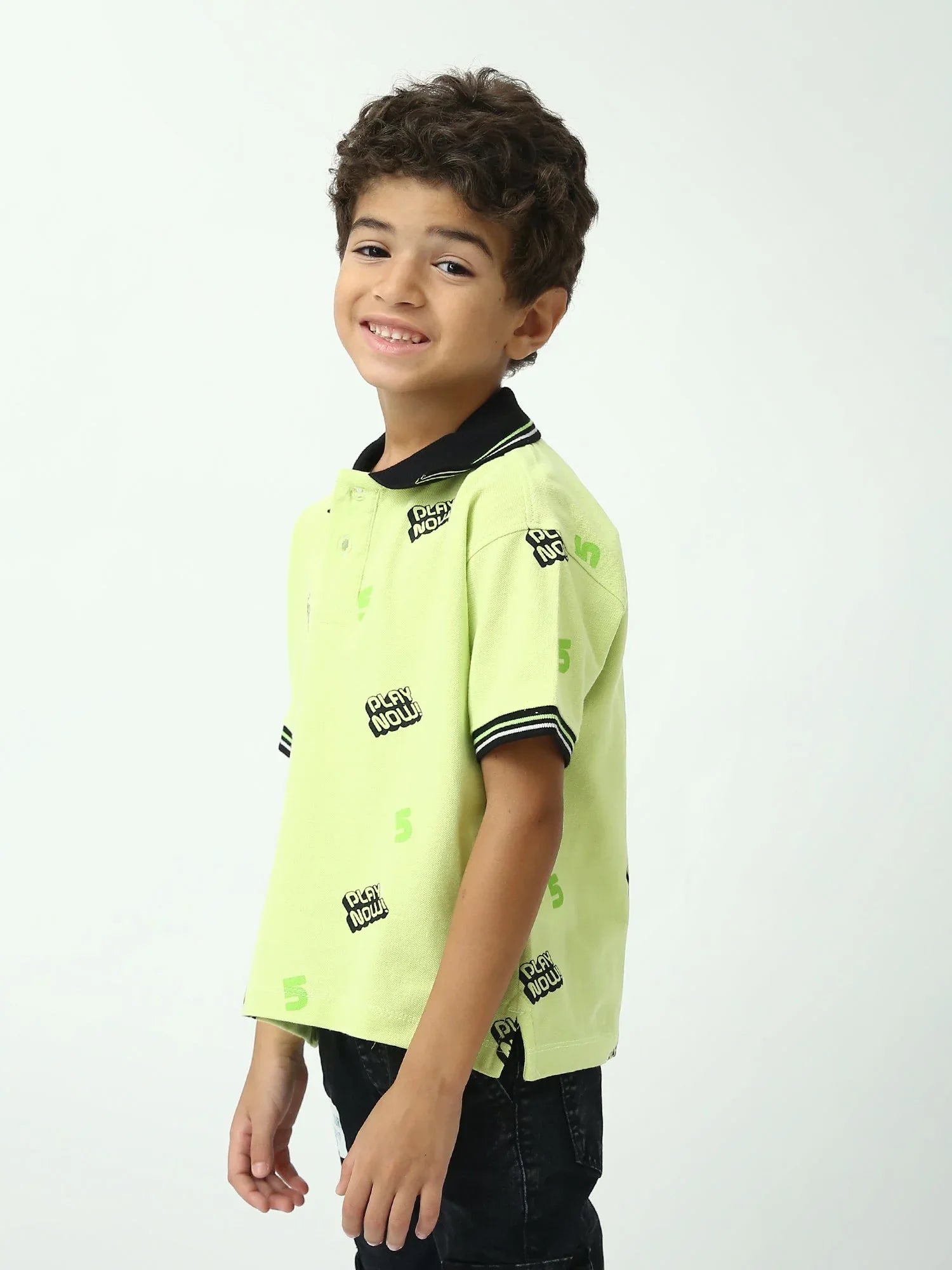 Polo garçon vert néon manches courtes imprimé, col contrasté noir - POS24SAPI75403MB1 - Justyol