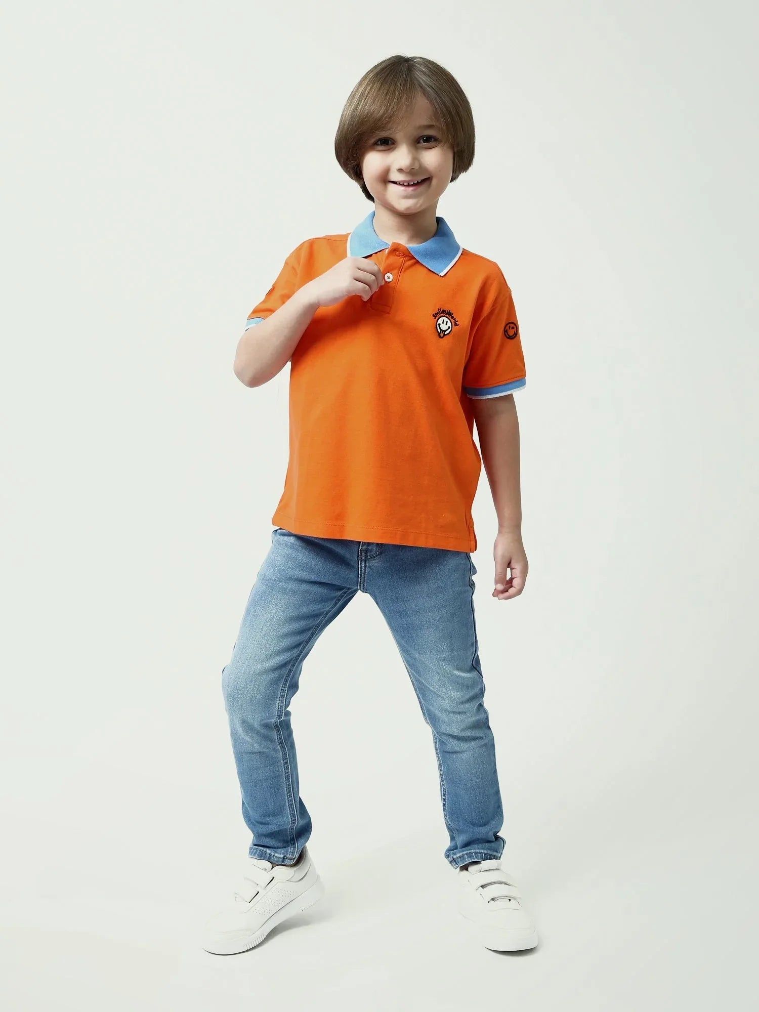 Polo garçon Smiley manches courtes, col contrasté bleu, style fun - POS24SEPI75382MB1 - Justyol