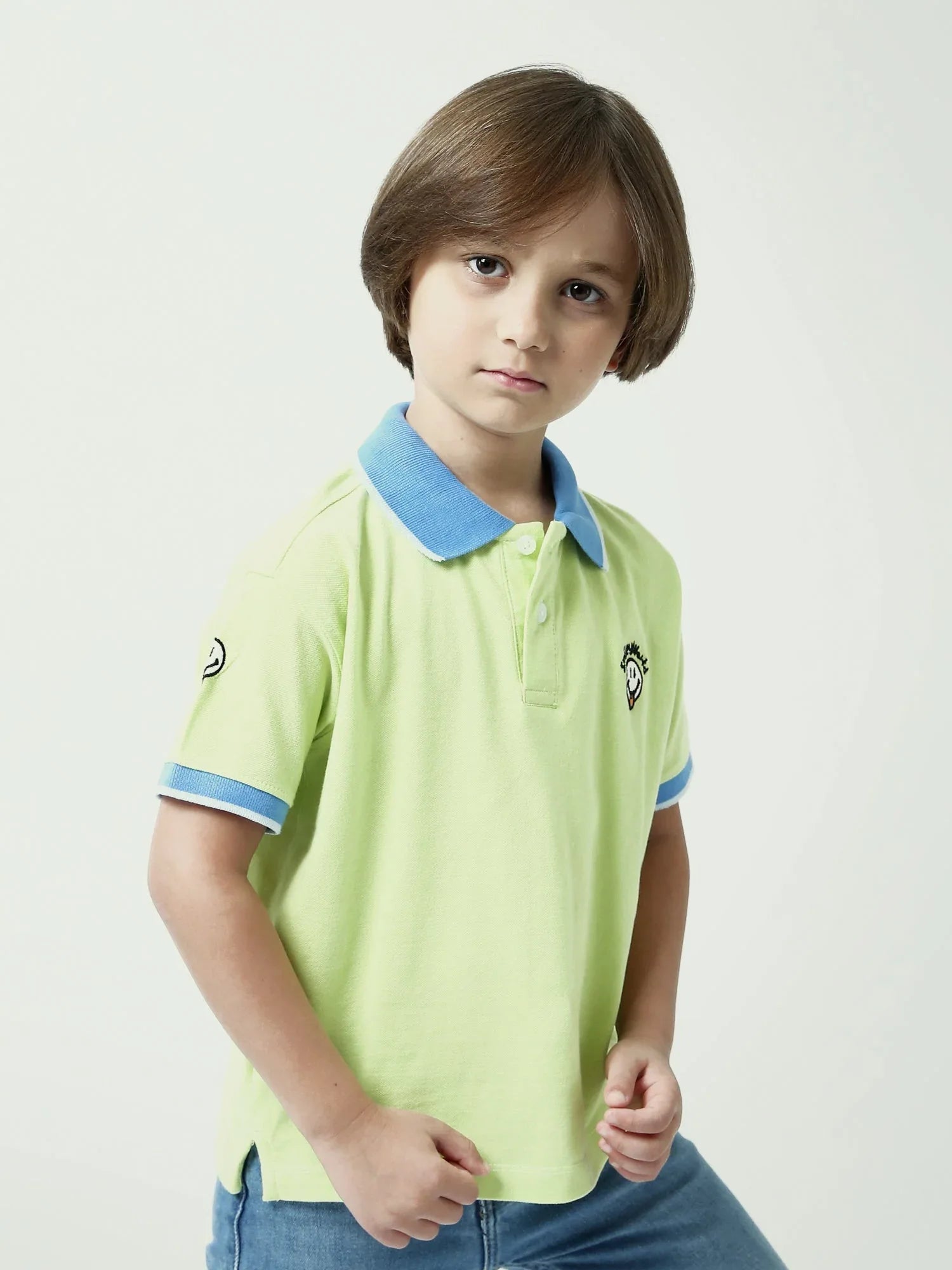 Polo garçon Smiley manches courtes, col contrasté bleu, style fun - POS24SEPI75382MB1 - Justyol