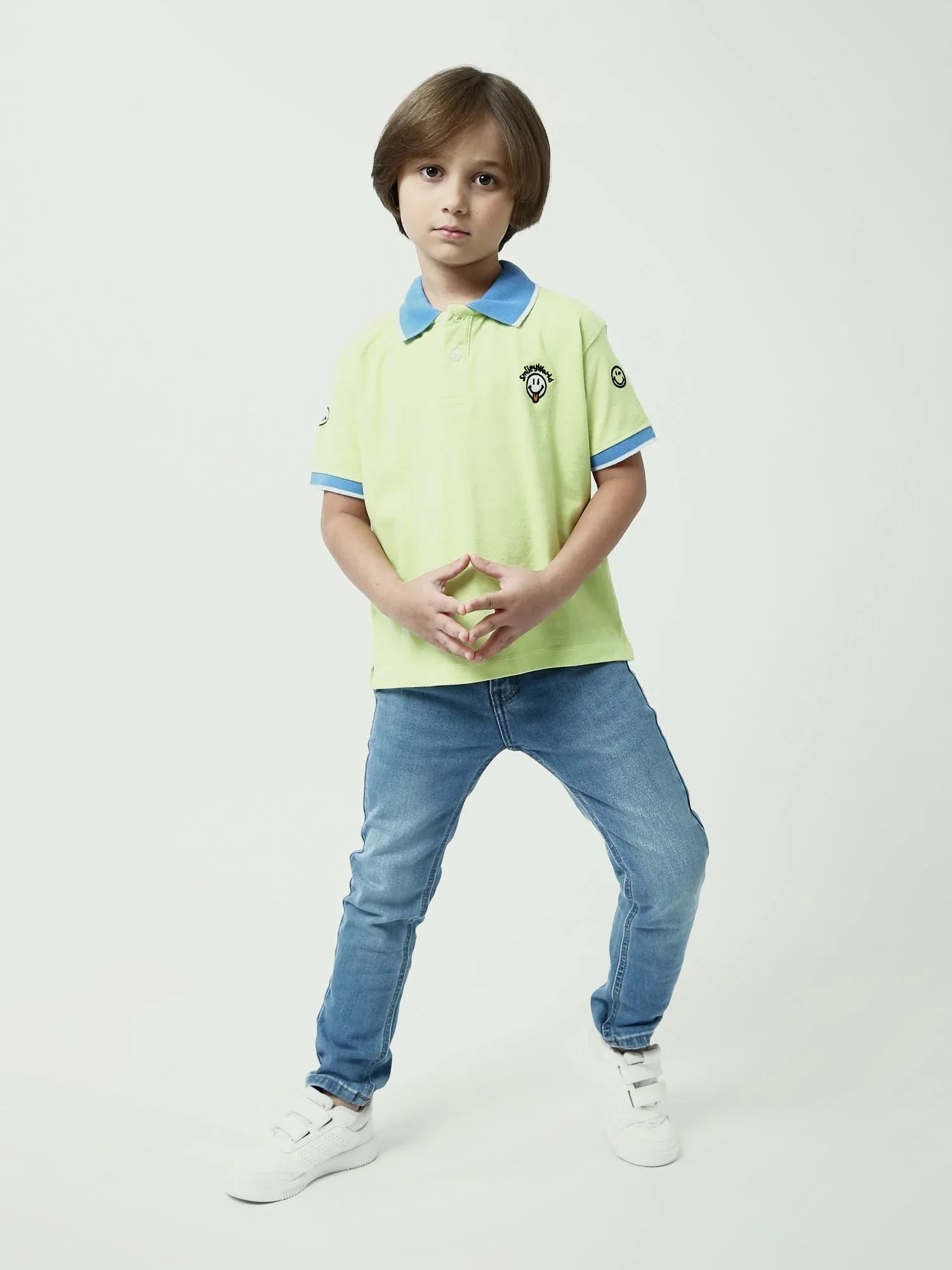Polo garçon Smiley manches courtes, col contrasté bleu, style fun - POS24SEPI75382MB1 - Justyol