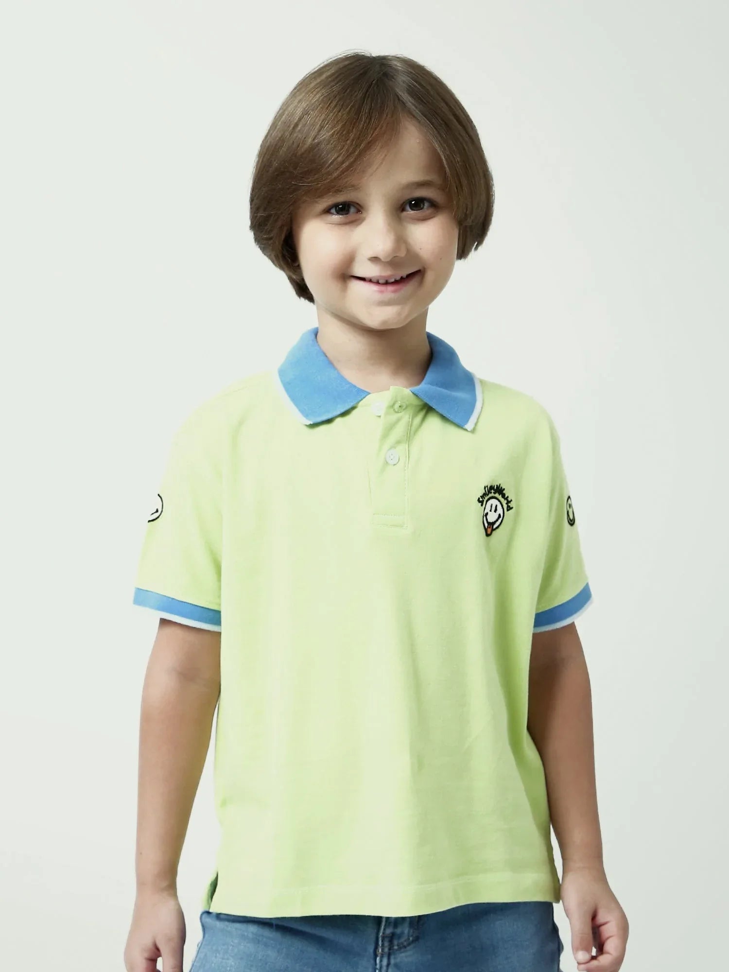Polo garçon Smiley manches courtes, col contrasté bleu, style fun - POS24SEPI75382MB1 - Justyol
