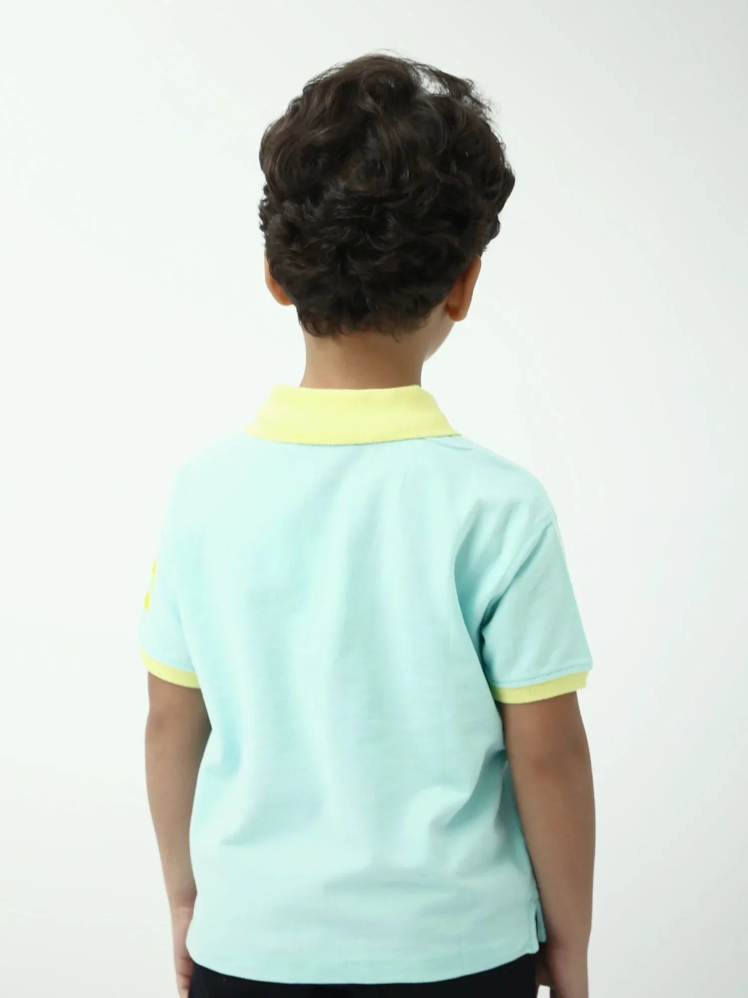 Polo garçon bleu menthe col jaune manches courtes avec imprimés, style casual - POS24SPPI75380MB1 - Justyol