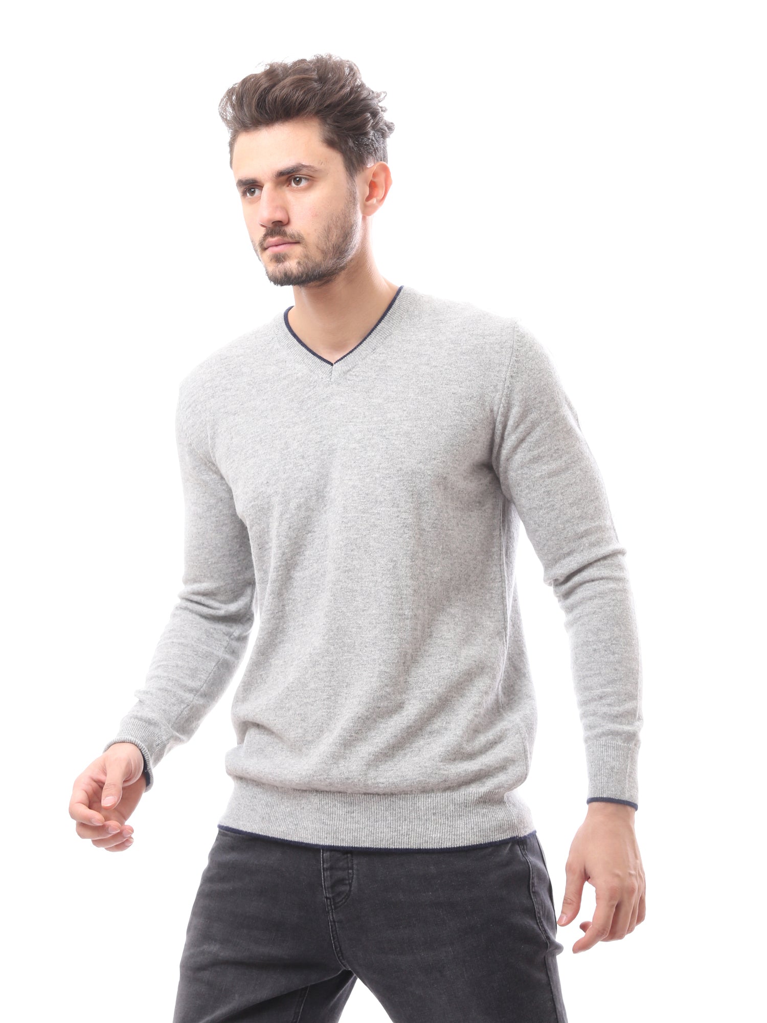 كنزة رجالية بياقة V صوف ناعم بألوان أنيقة - PUL24WTWO27425TM1
