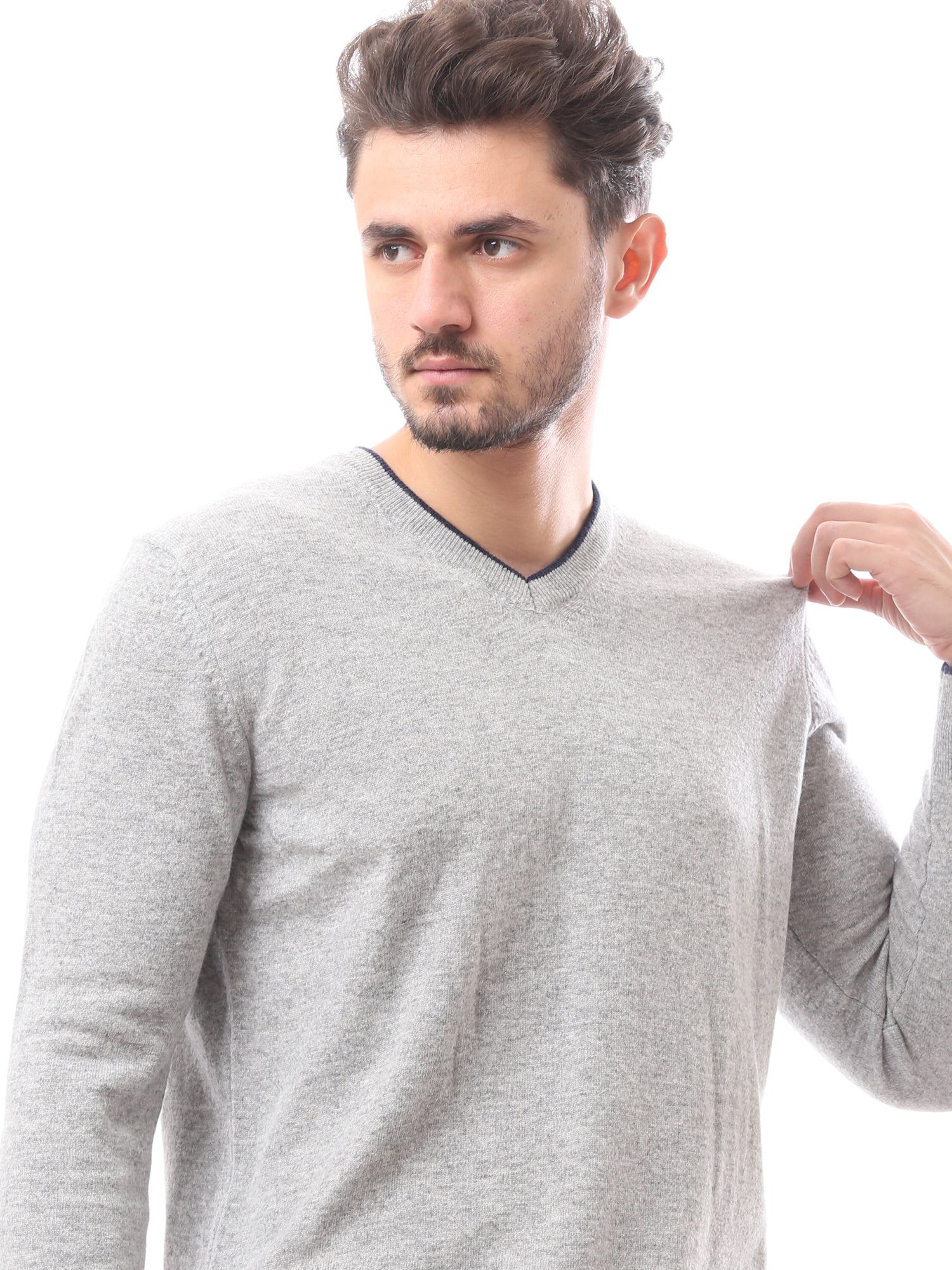 كنزة رجالية بياقة V صوف ناعم بألوان أنيقة - PUL24WTWO27425TM1