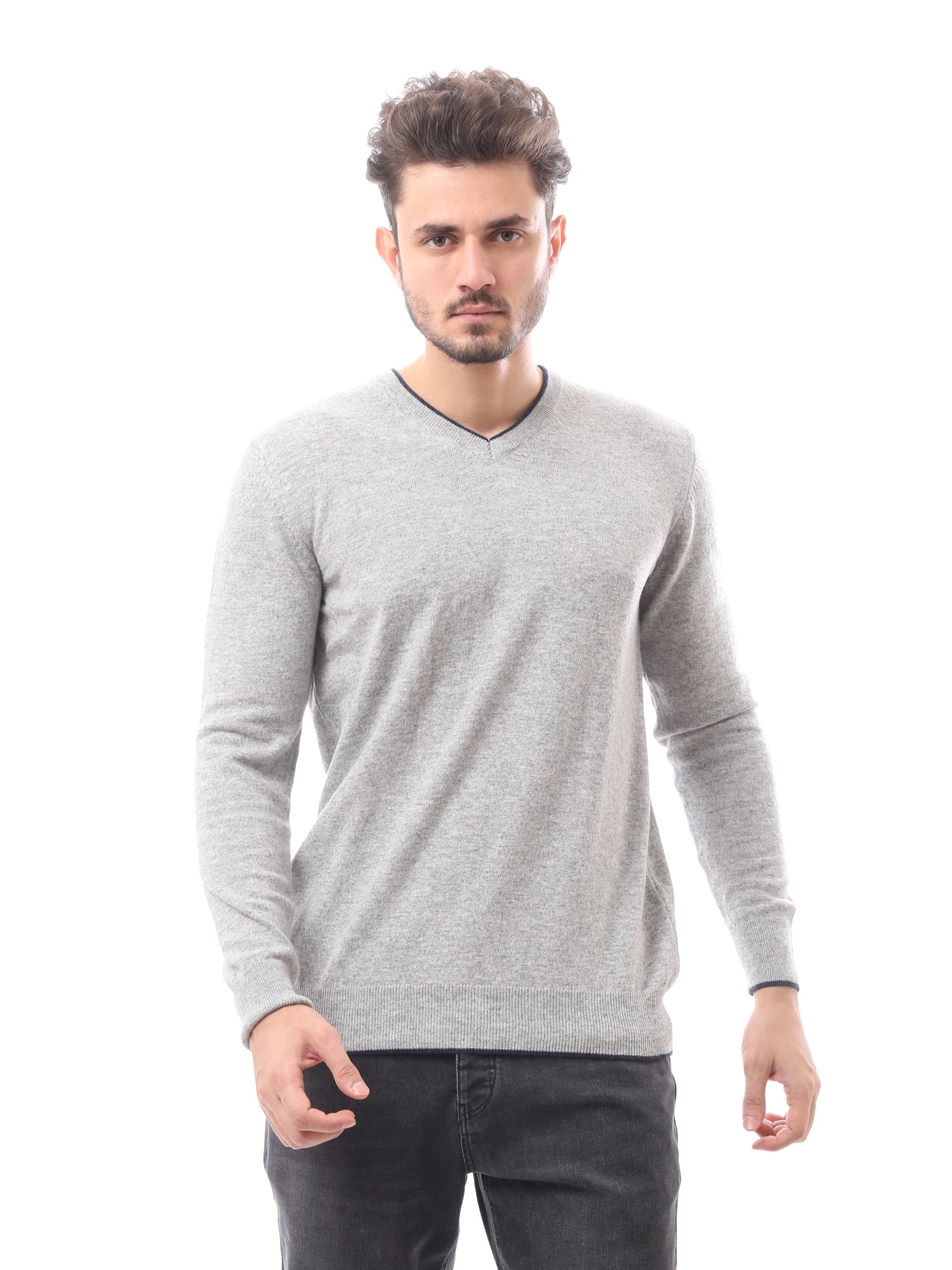 Pull homme à col V en laine douce, décliné dans des couleurs élégantes – PUL24WTWO27425TM1