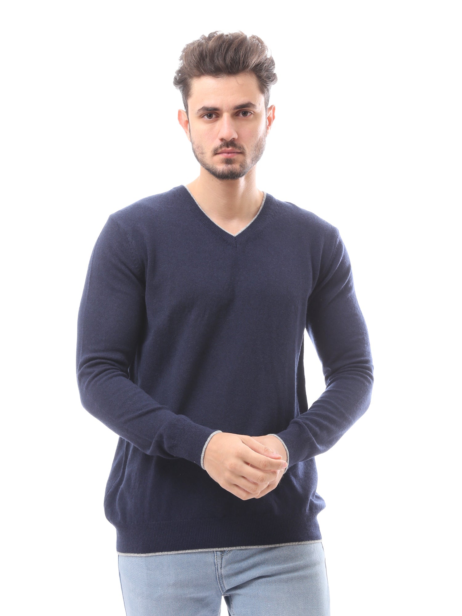 كنزة رجالية بياقة V صوف ناعم بألوان أنيقة - PUL24WTWO27425TM1