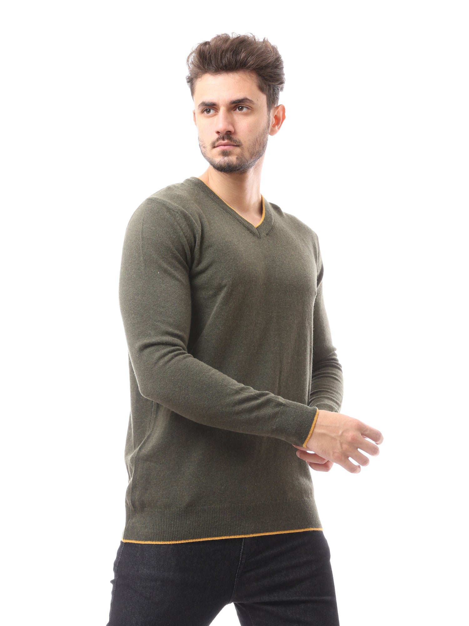 Pull homme à col V en laine douce, décliné dans des couleurs élégantes – PUL24WTWO27425TM1