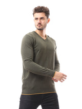 Pull homme à col V en laine douce, décliné dans des couleurs élégantes – PUL24WTWO27425TM1