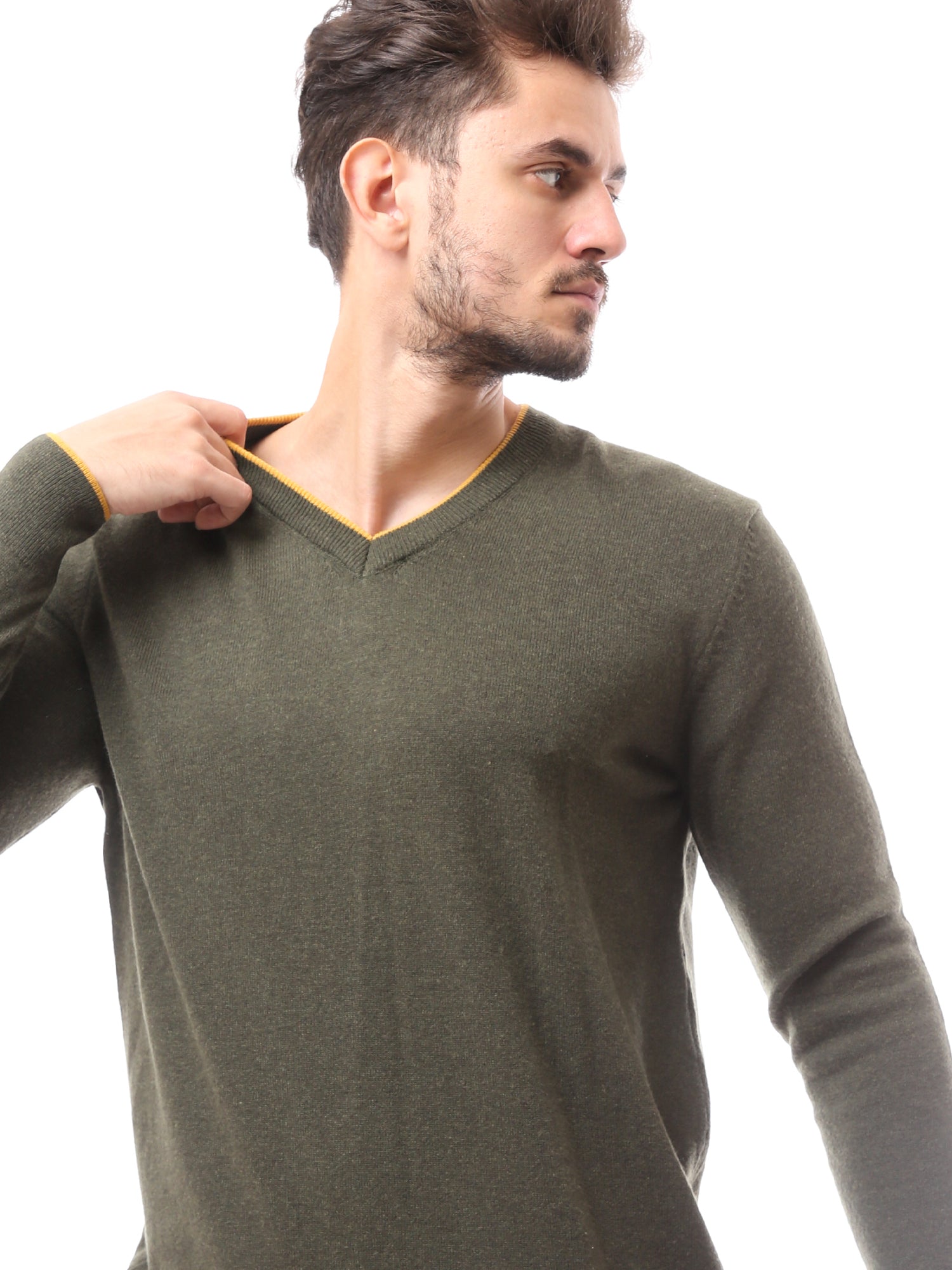 كنزة رجالية بياقة V صوف ناعم بألوان أنيقة - PUL24WTWO27425TM1